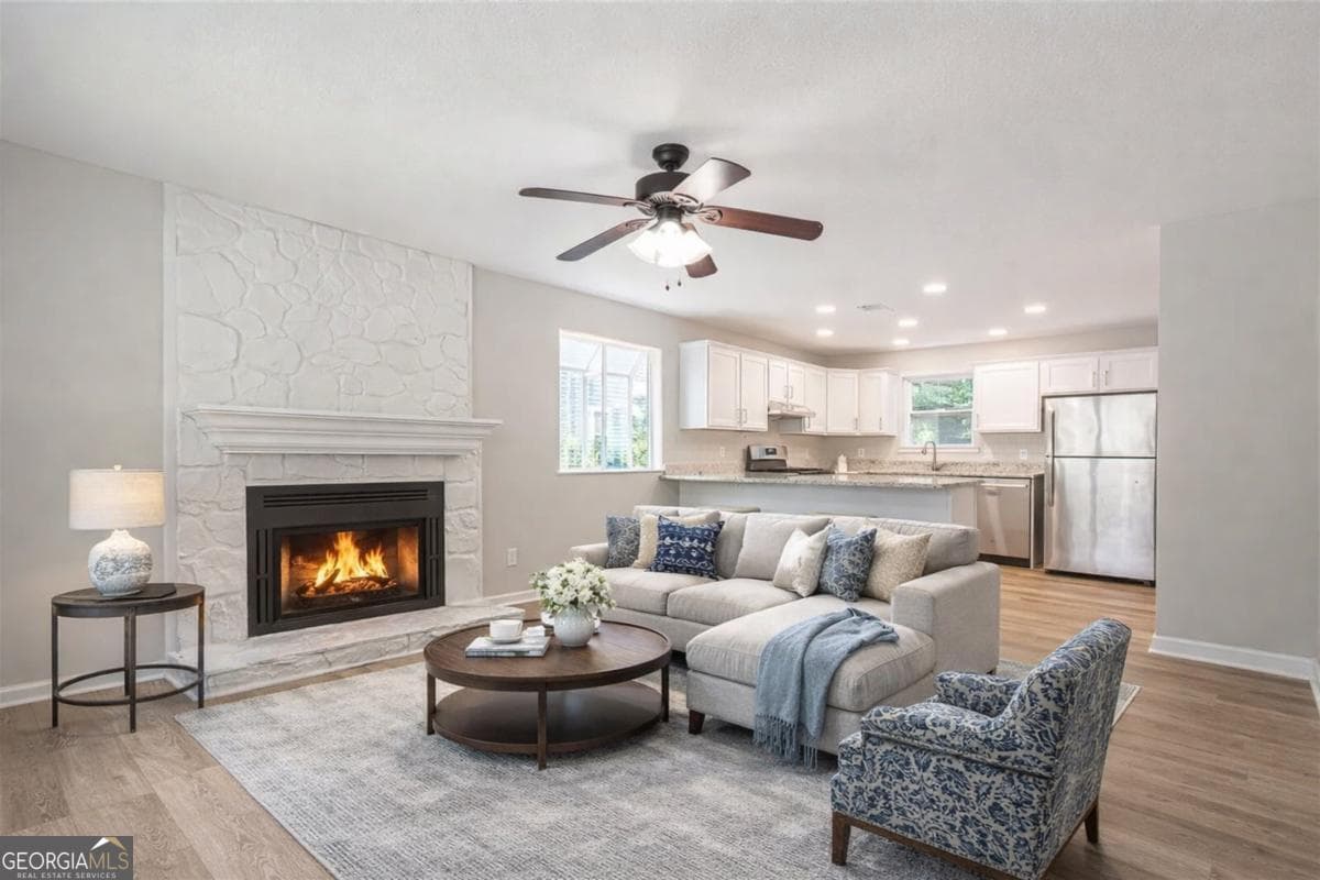 2467 Samia Dr — photo 2