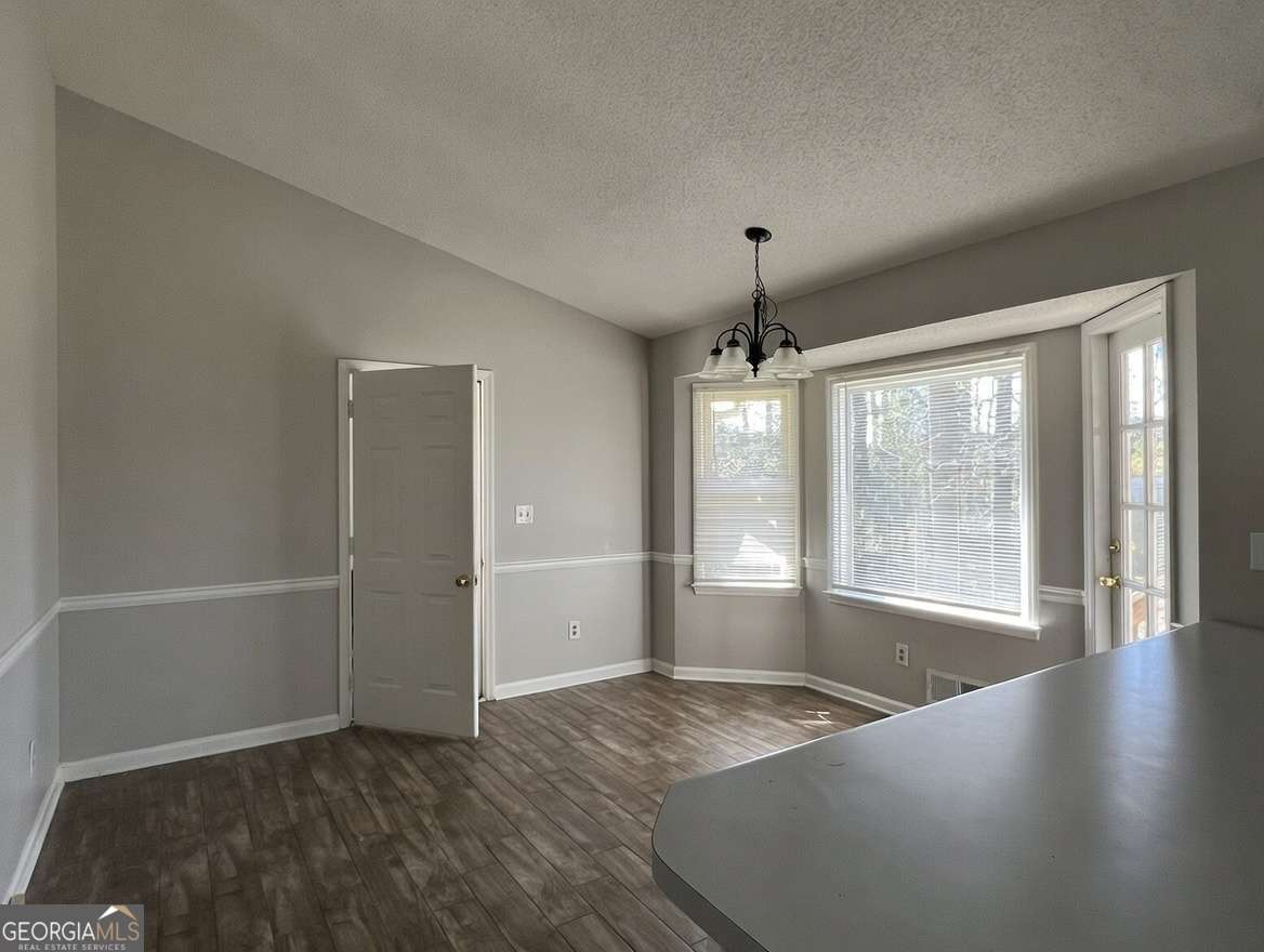 30 Meadowbrook Dr — photo 2