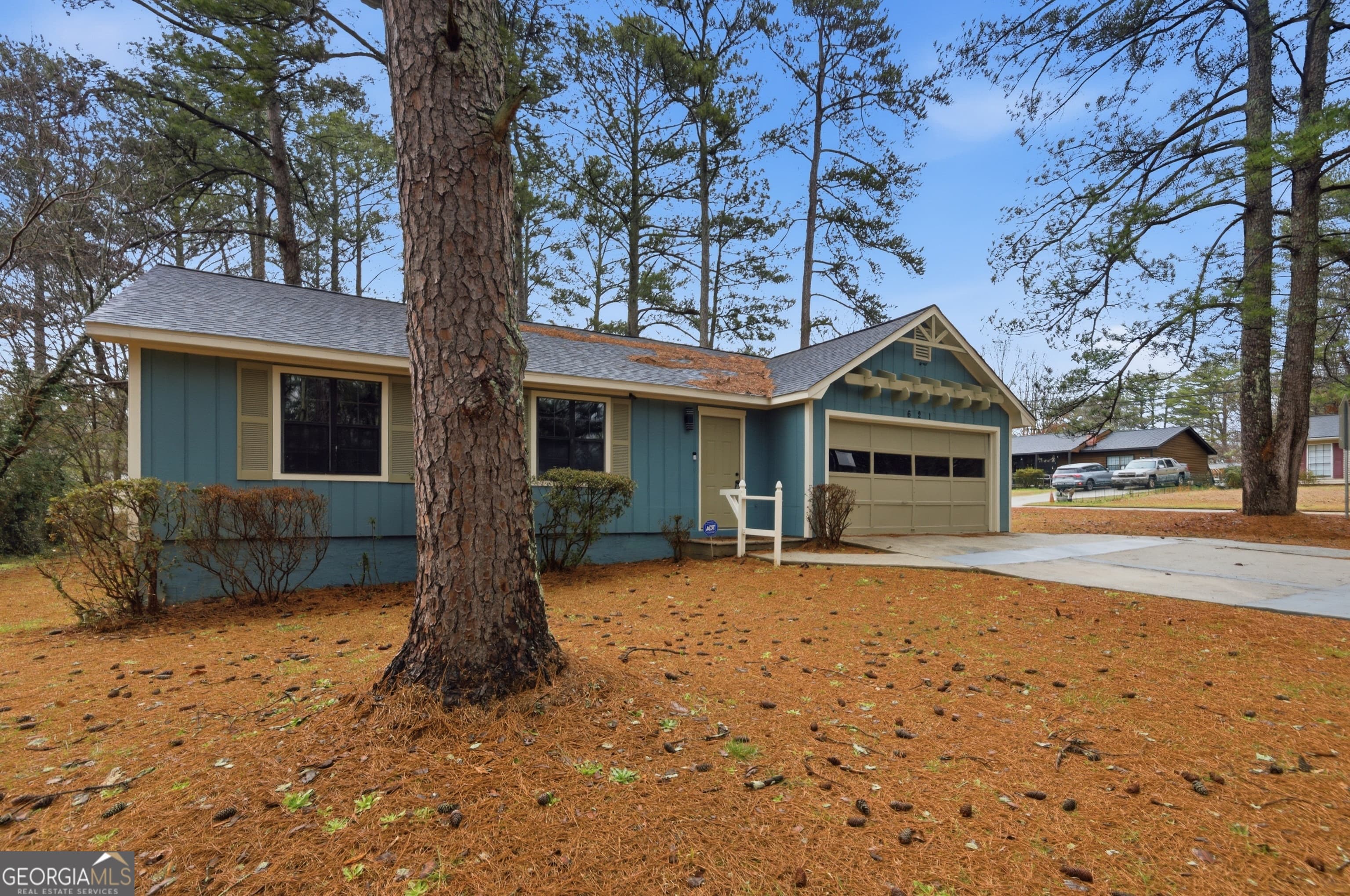 621 Maple Dr — photo 2