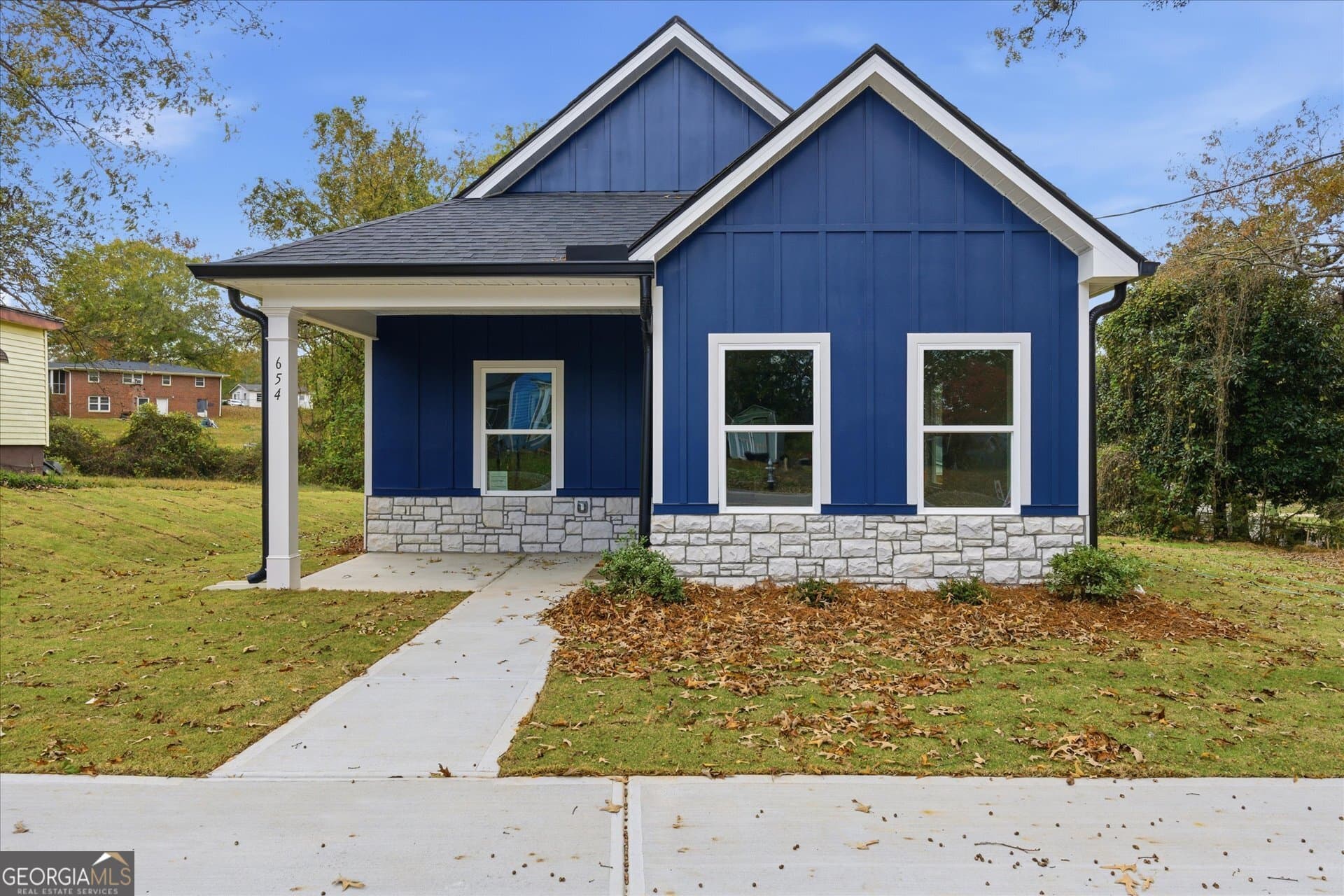 654 King St — photo 1