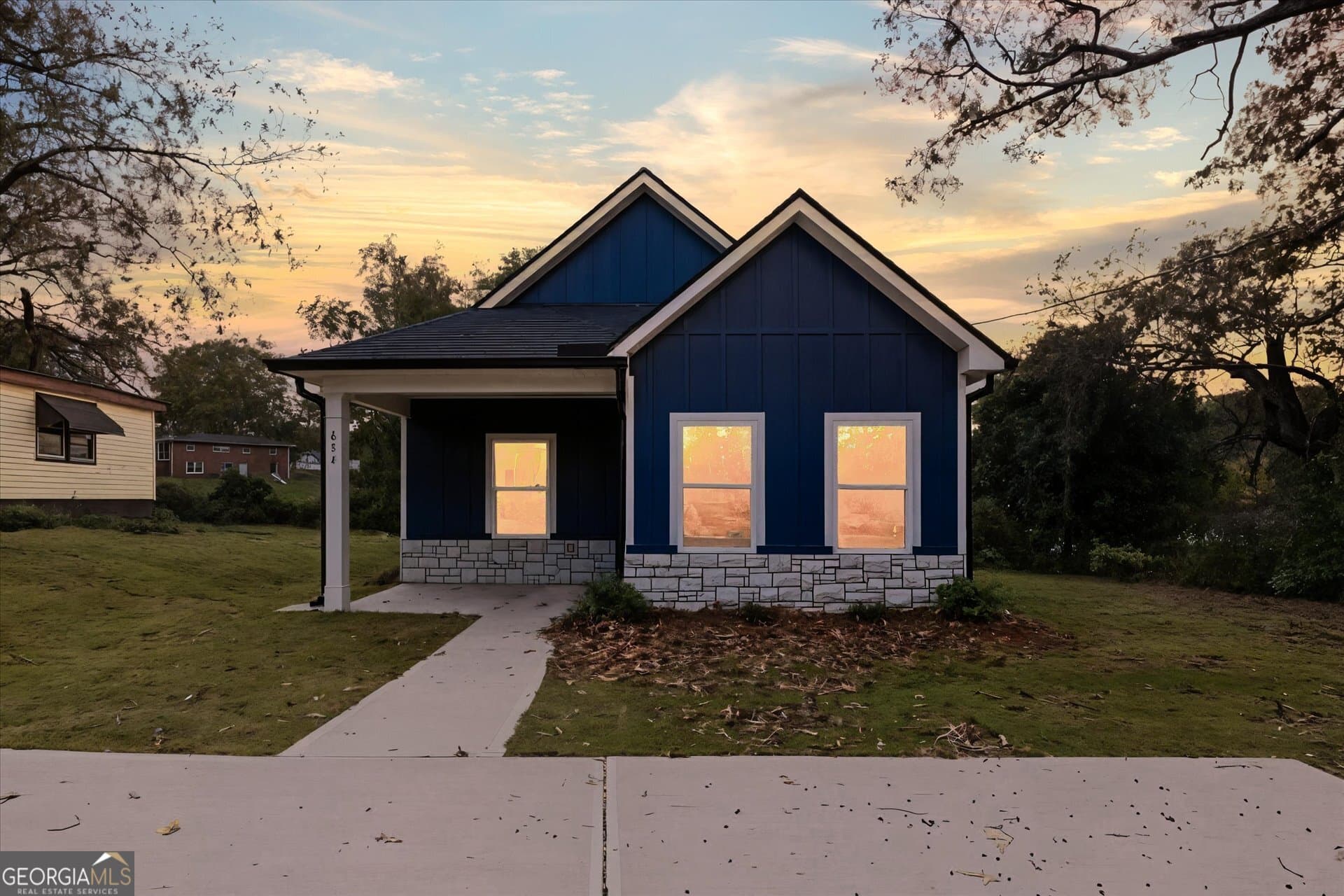 654 King St — photo 35