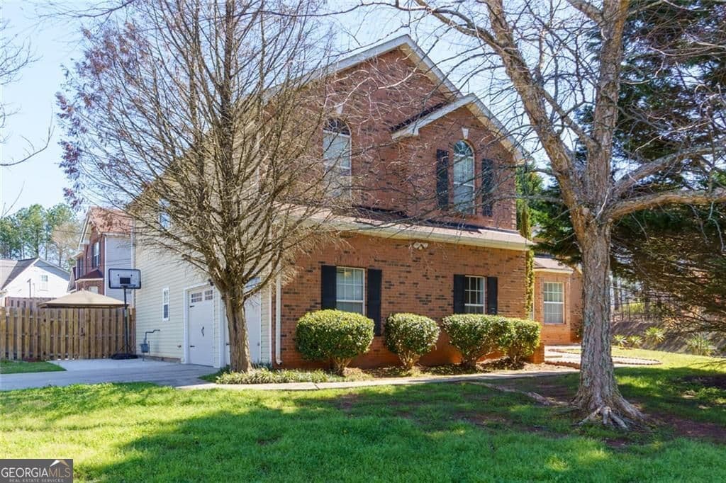 2133 Eagles Nest Circle — photo 1