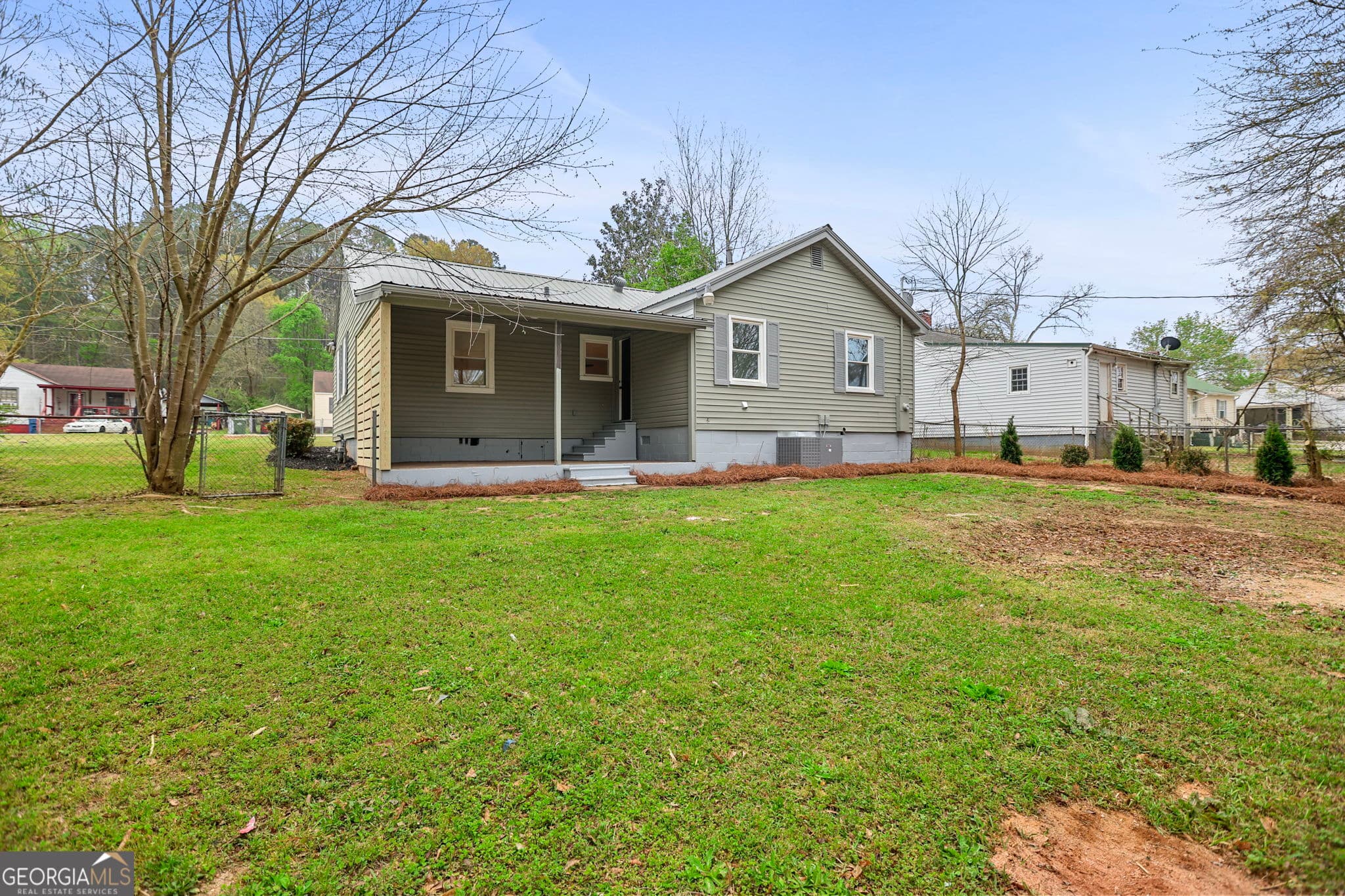 204 White St — photo 35