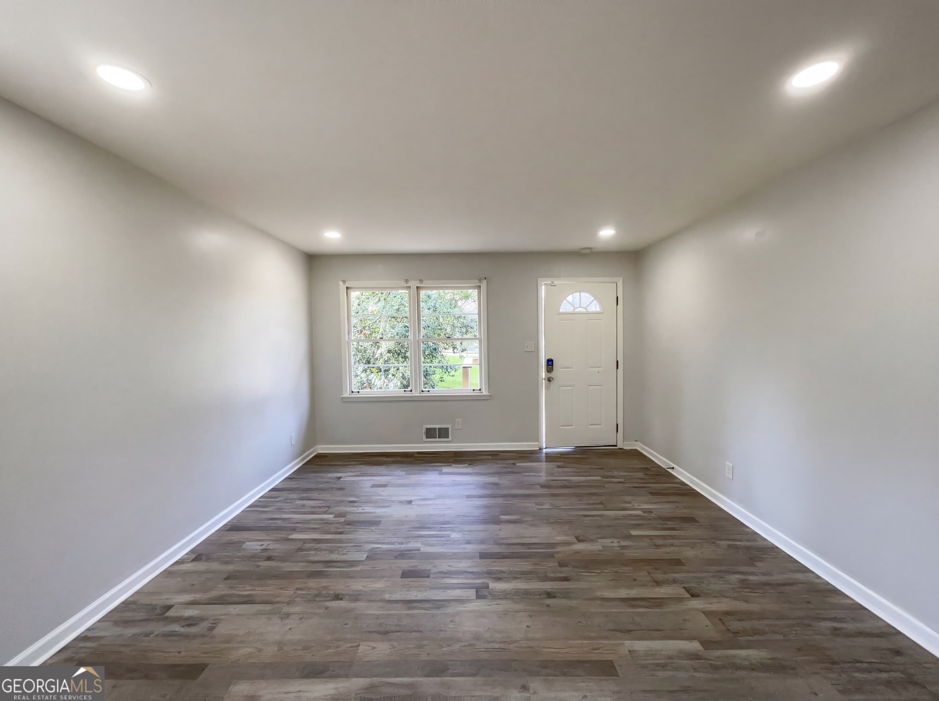 711 Cedar Nw Ave — photo 2