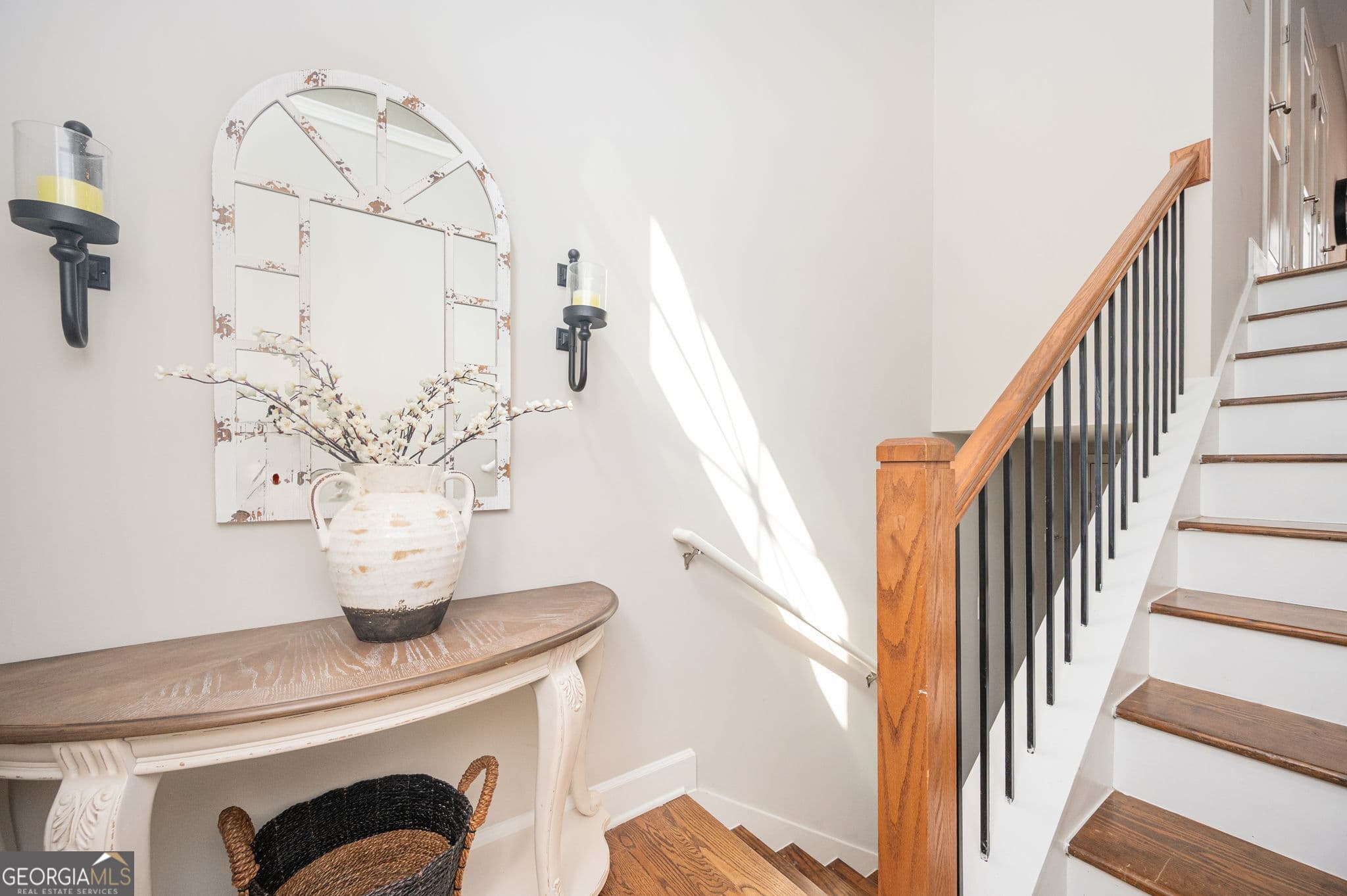 710 Cosmopolitan Ne Dr — photo 2