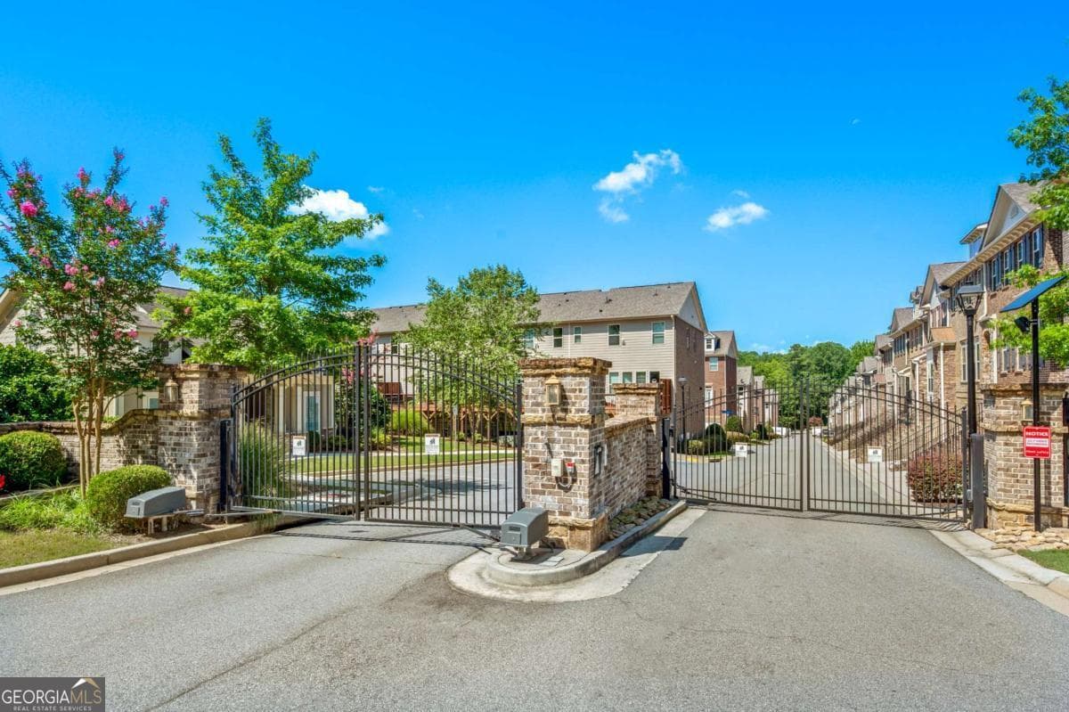 2140 Coventry Dr — photo 2