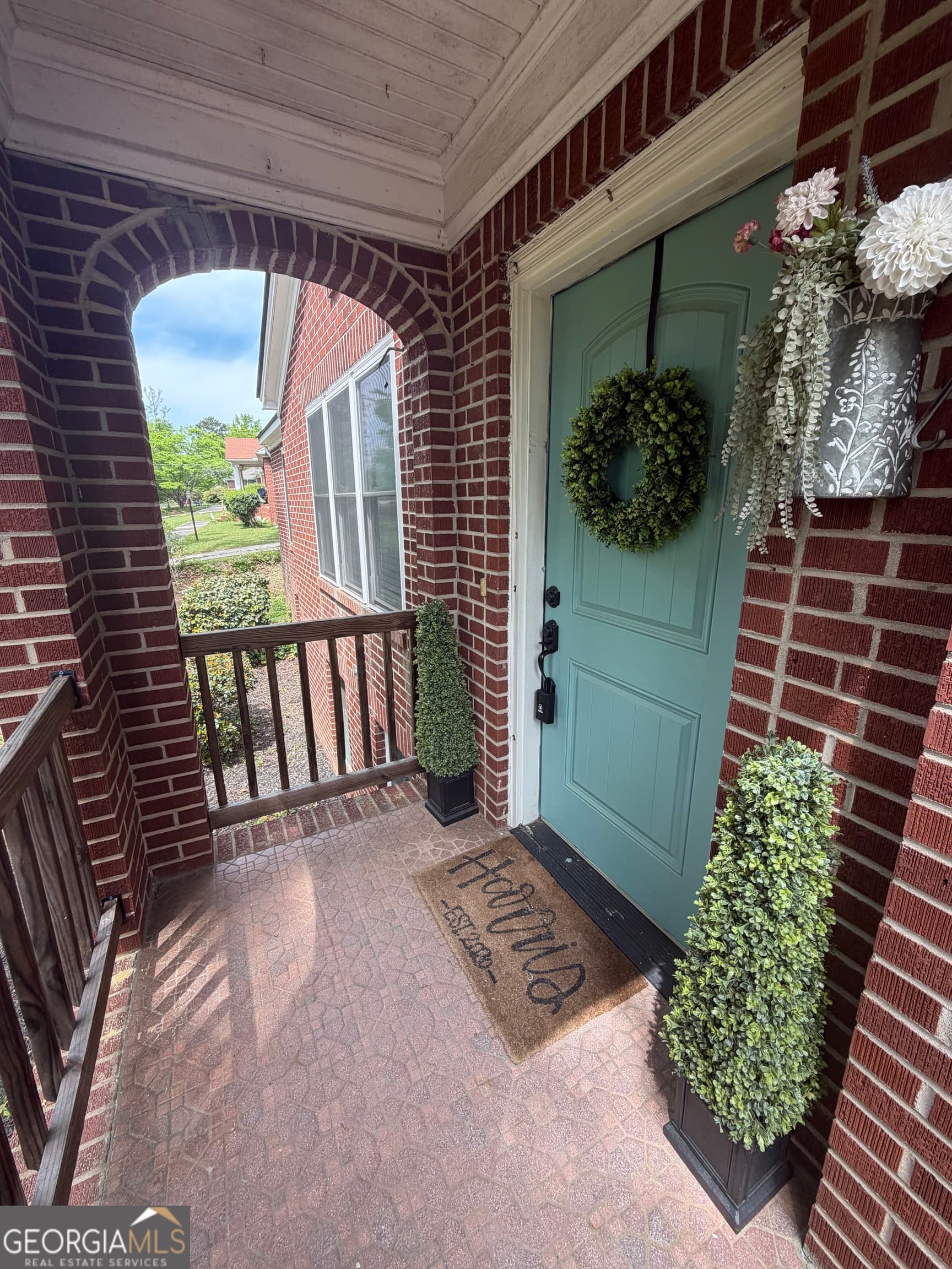 411 Ridgecrest Dr — photo 2