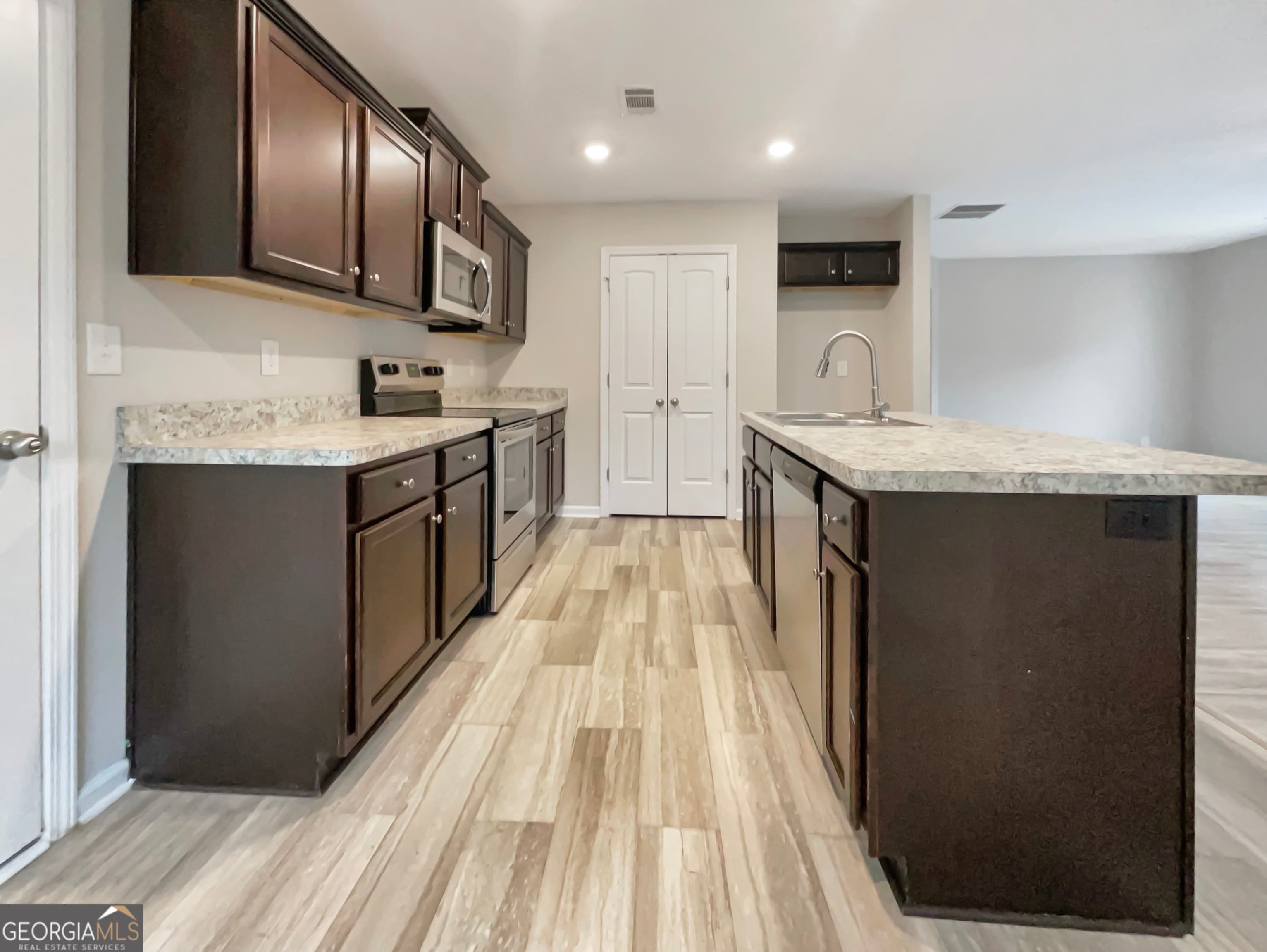 232 Cynthia Ct — photo 2