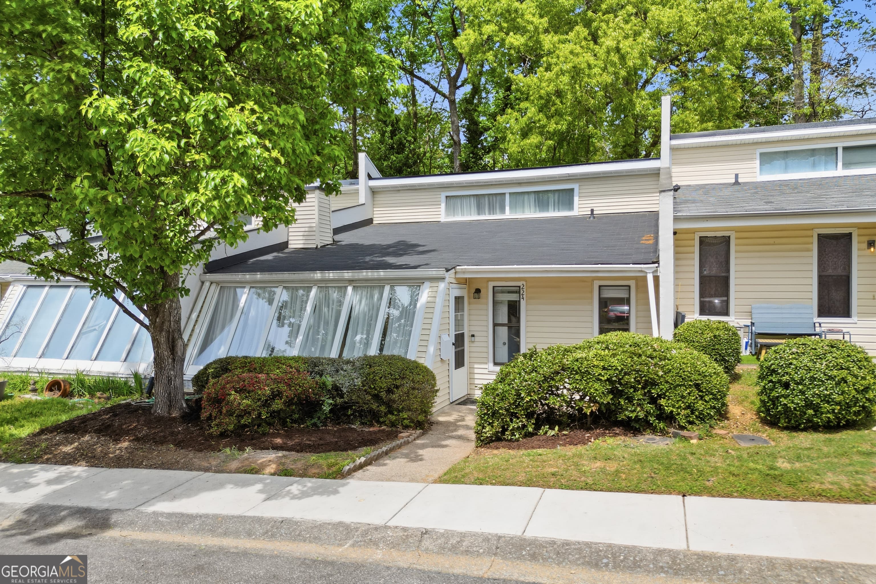 224 Goshen Ln — photo 1