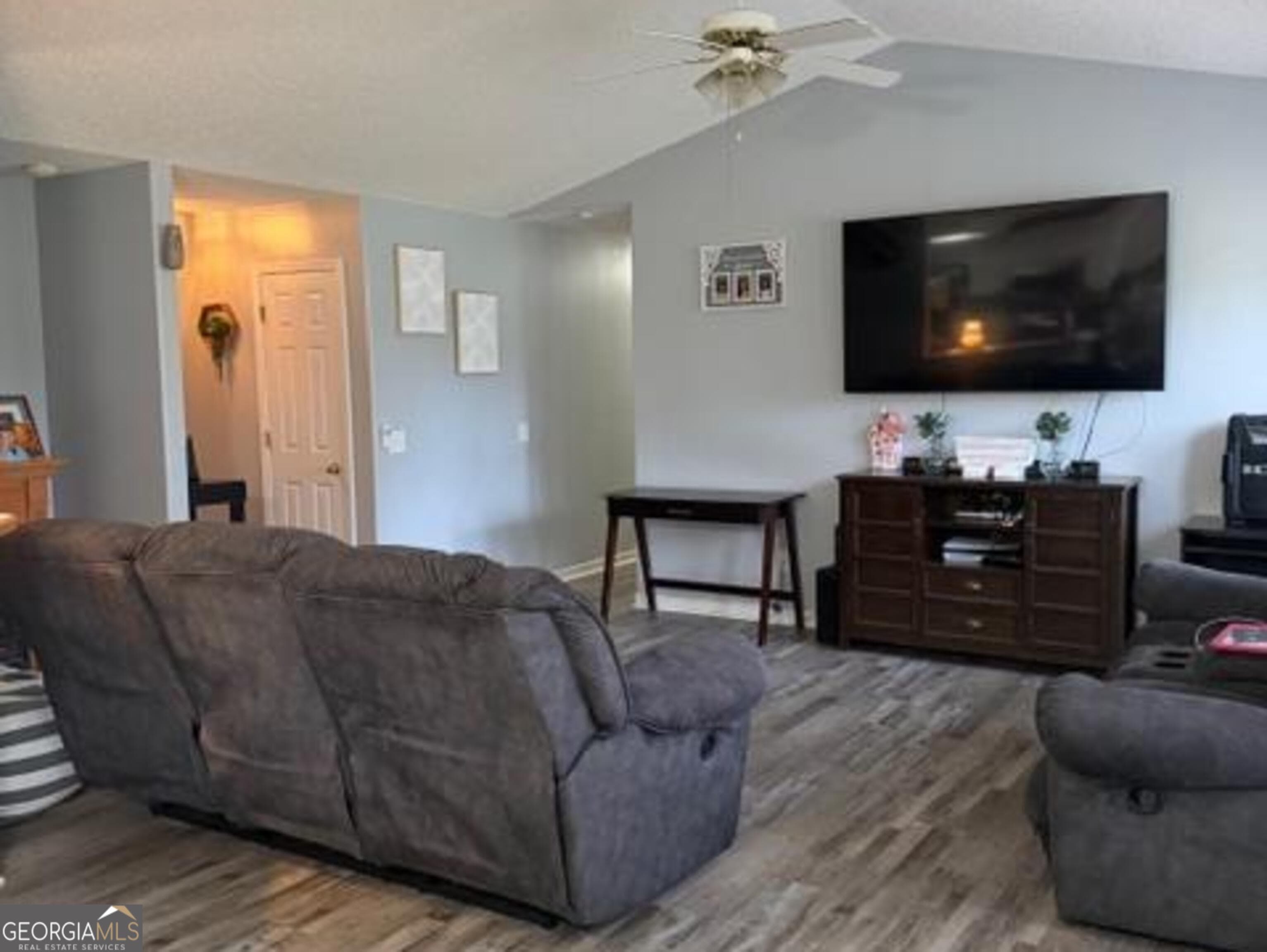 432 Raymond Dr — photo 2