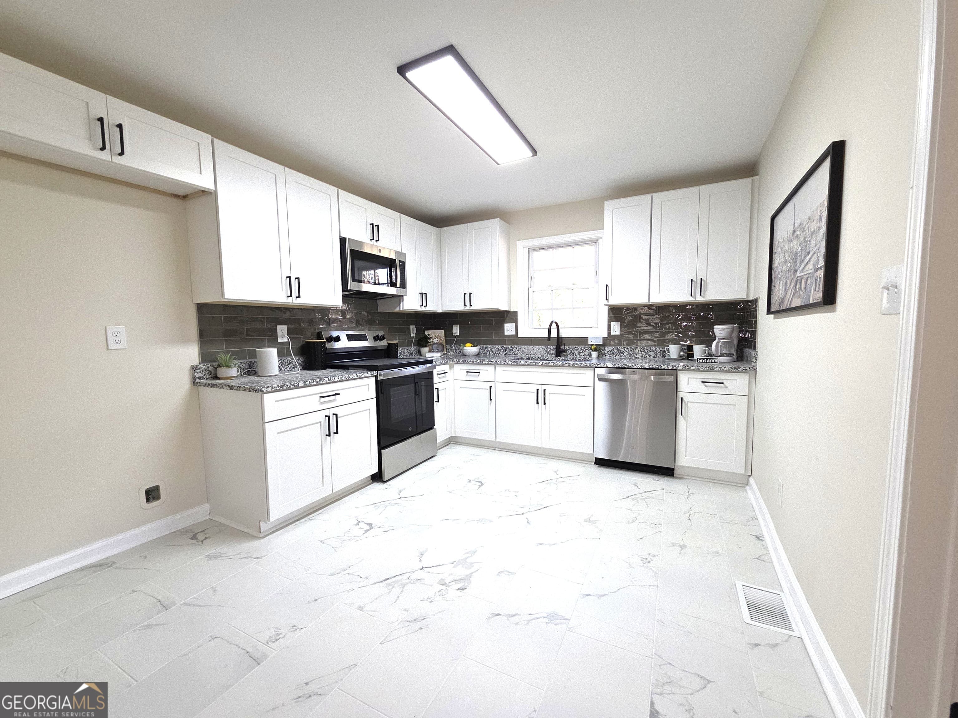 1576 S Gordon Rd — photo 2