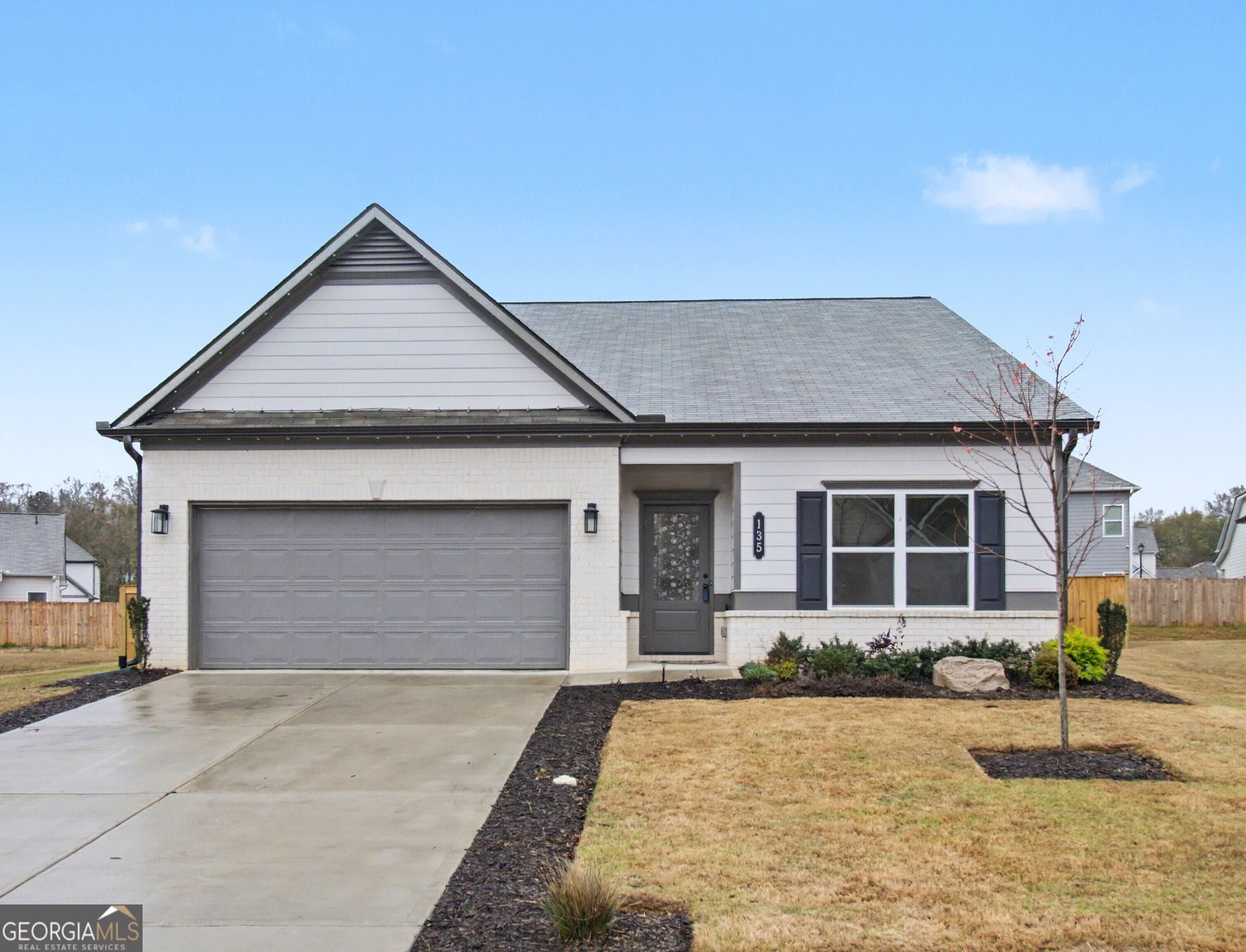 135 Marion Dr — photo 1