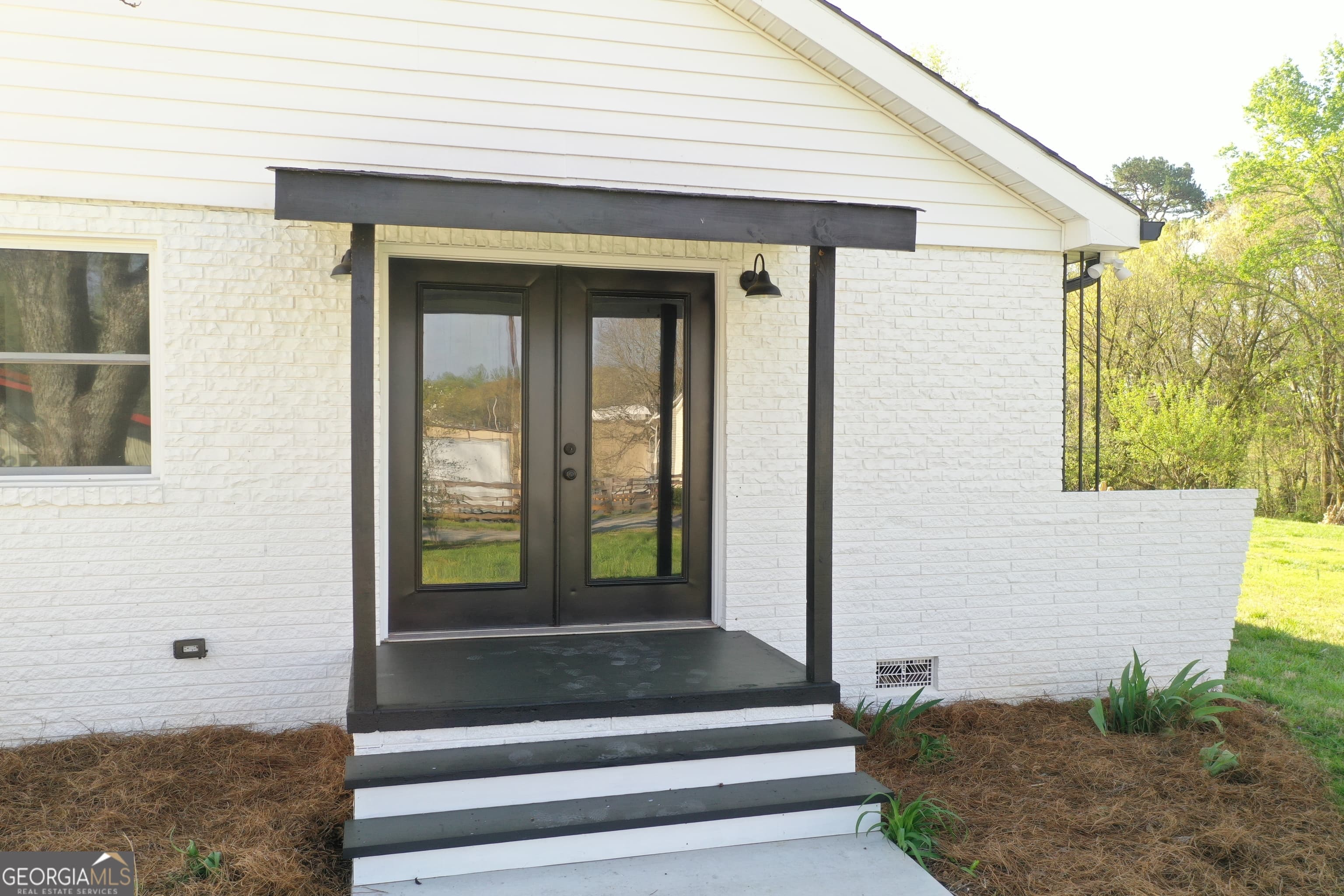 152 Eastside Dr — photo 2