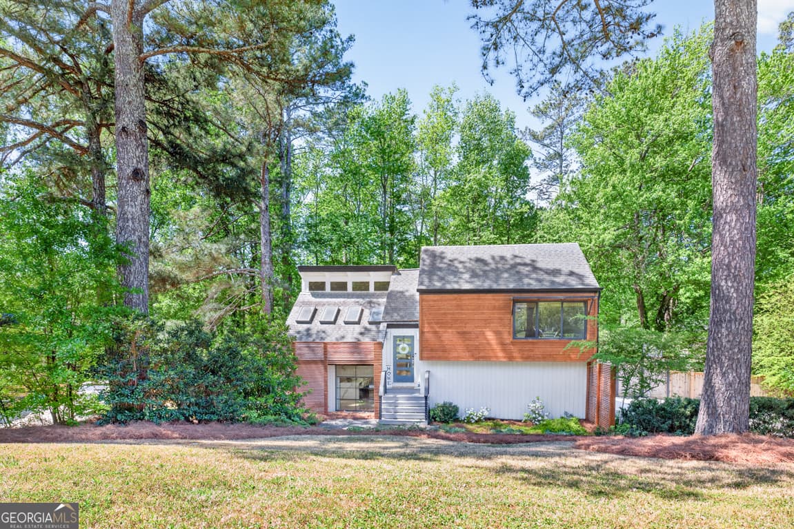 3000 Alberta Dr — photo 1