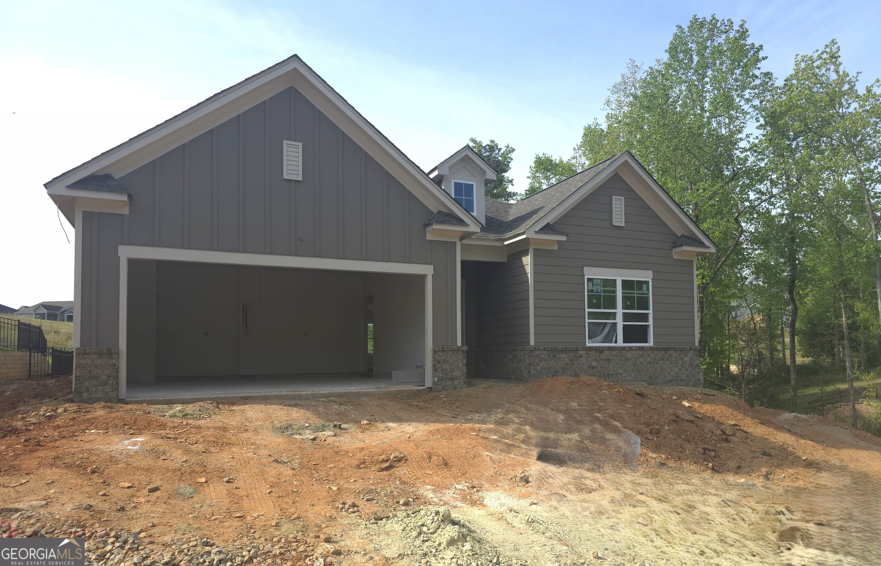 136 Greenview Ct — photo 1