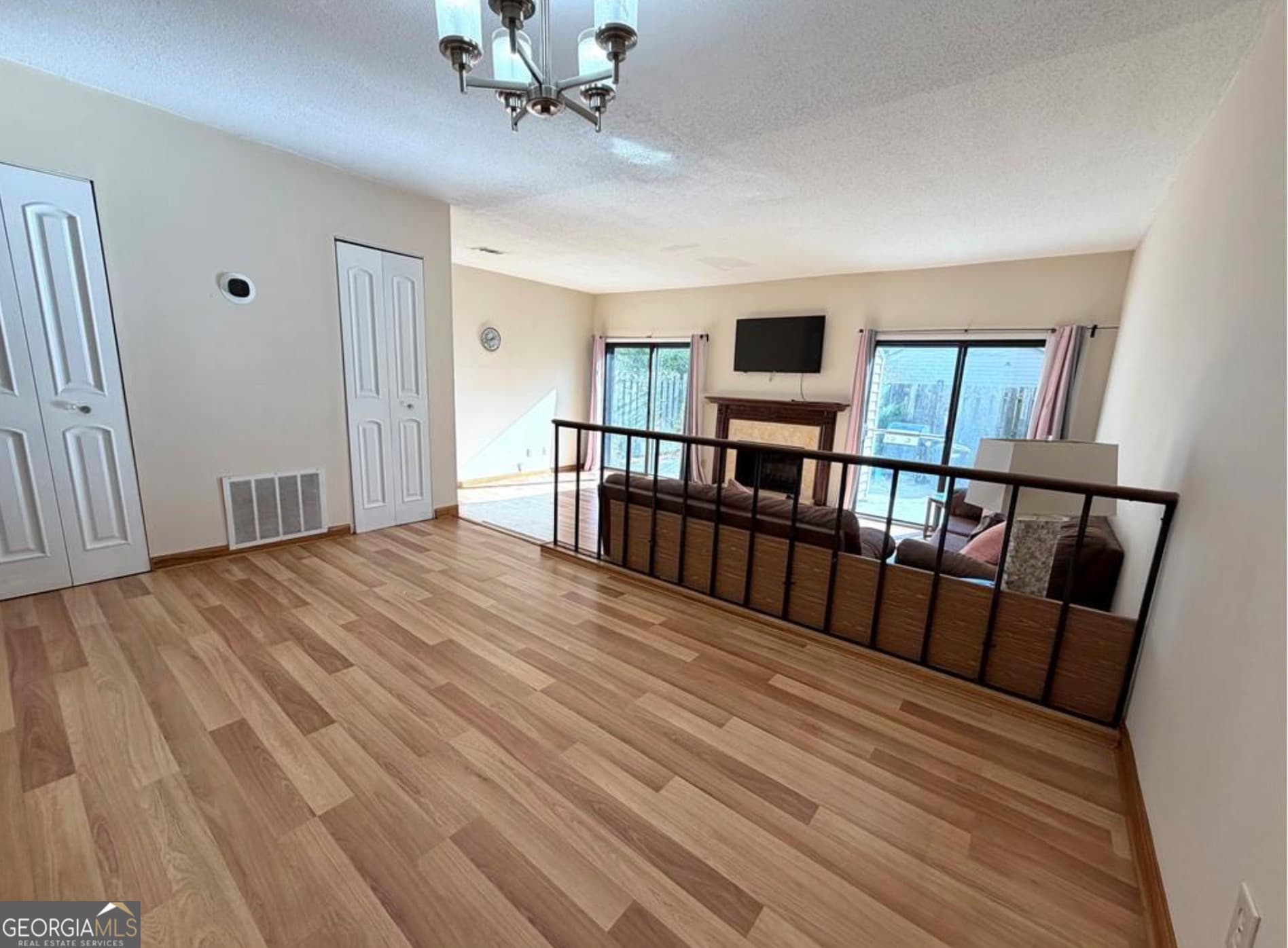 1144 Country Ct — photo 2