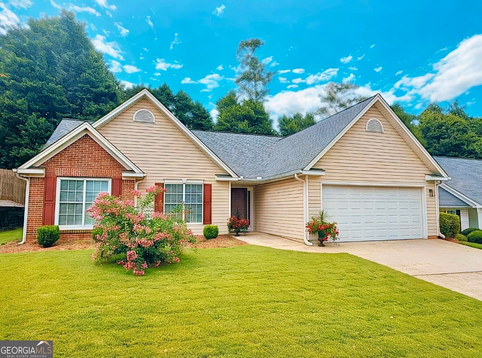 535 Suwanee East Dr — photo 1