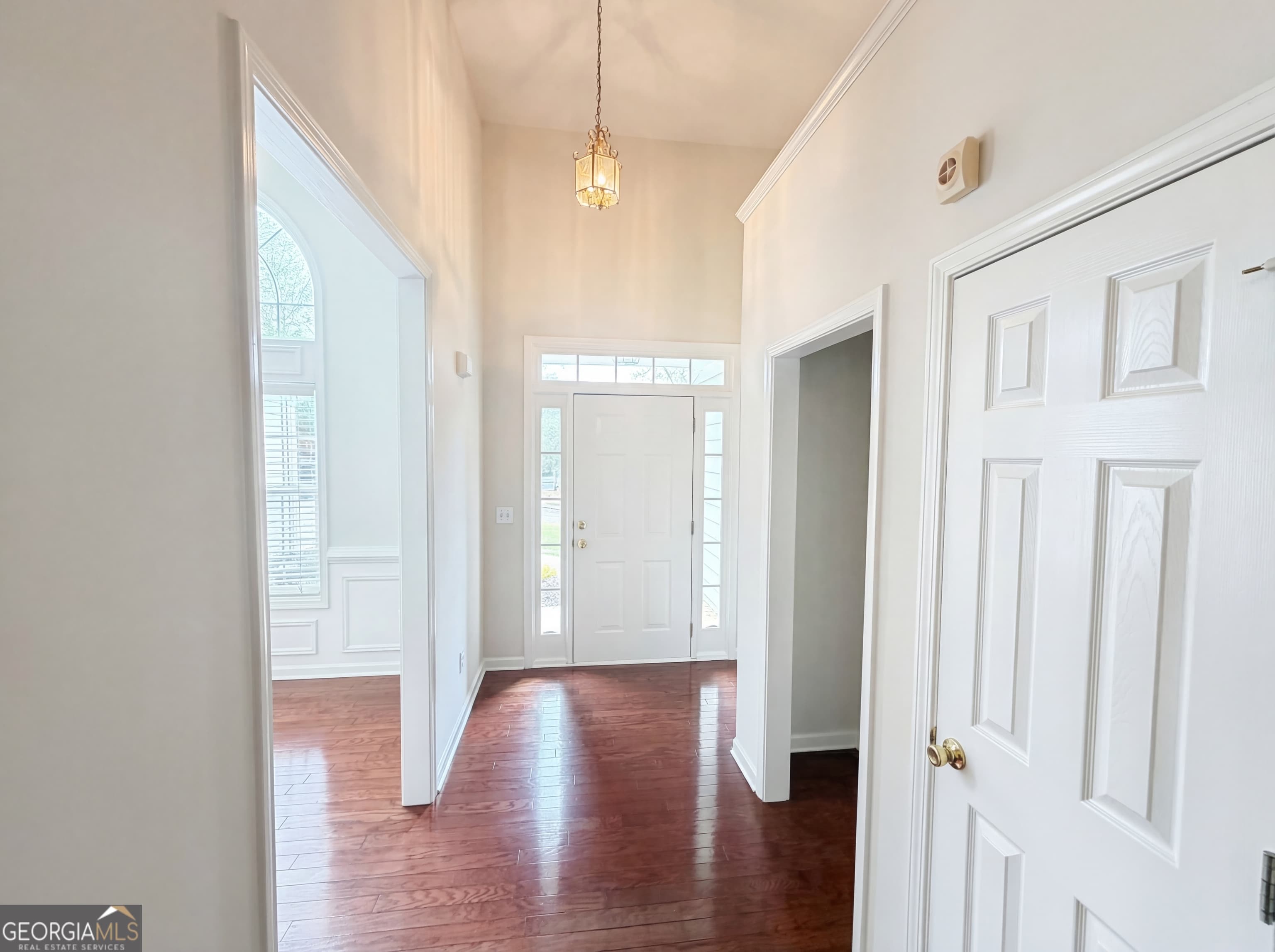 135 Clifford Ct — photo 2