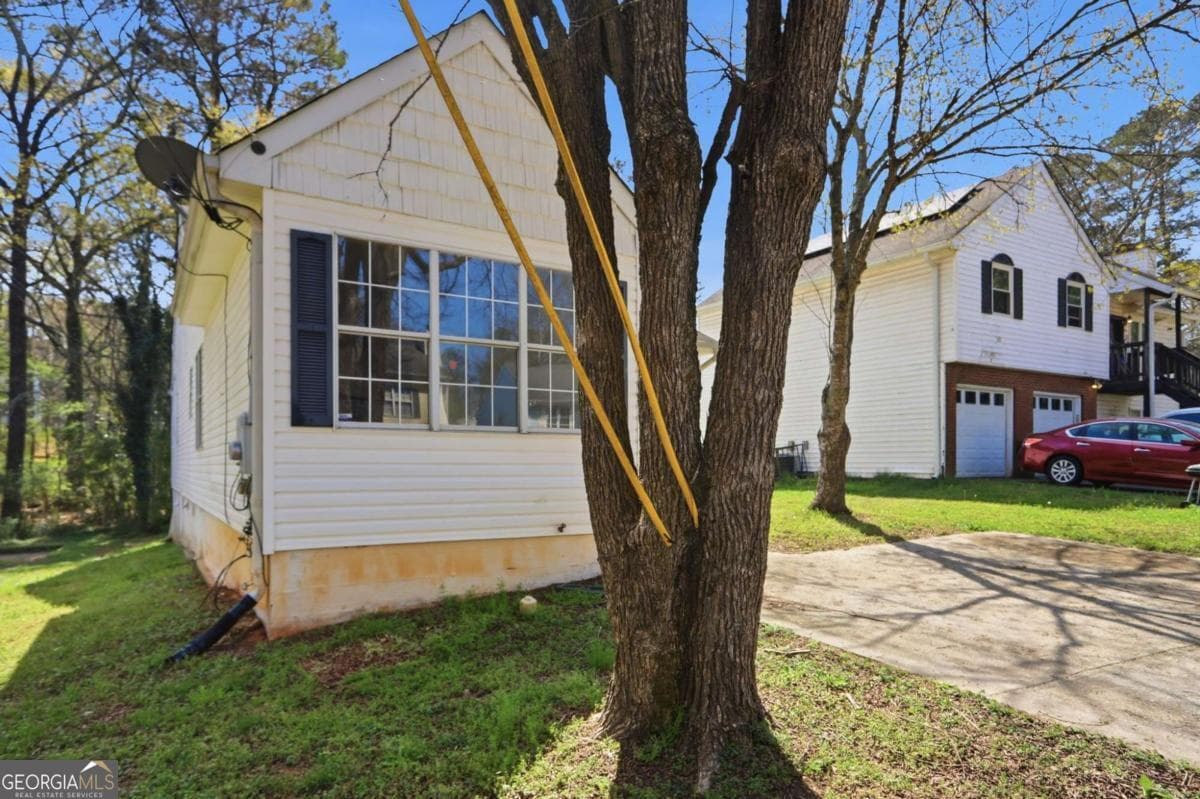 627 Sandys Se Ln — photo 2