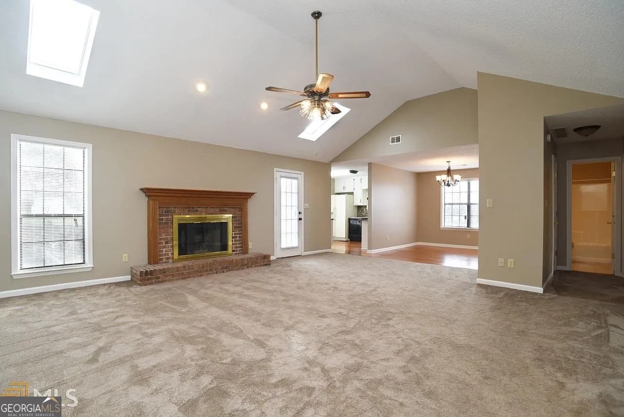 11058 Hunters Ln — photo 2