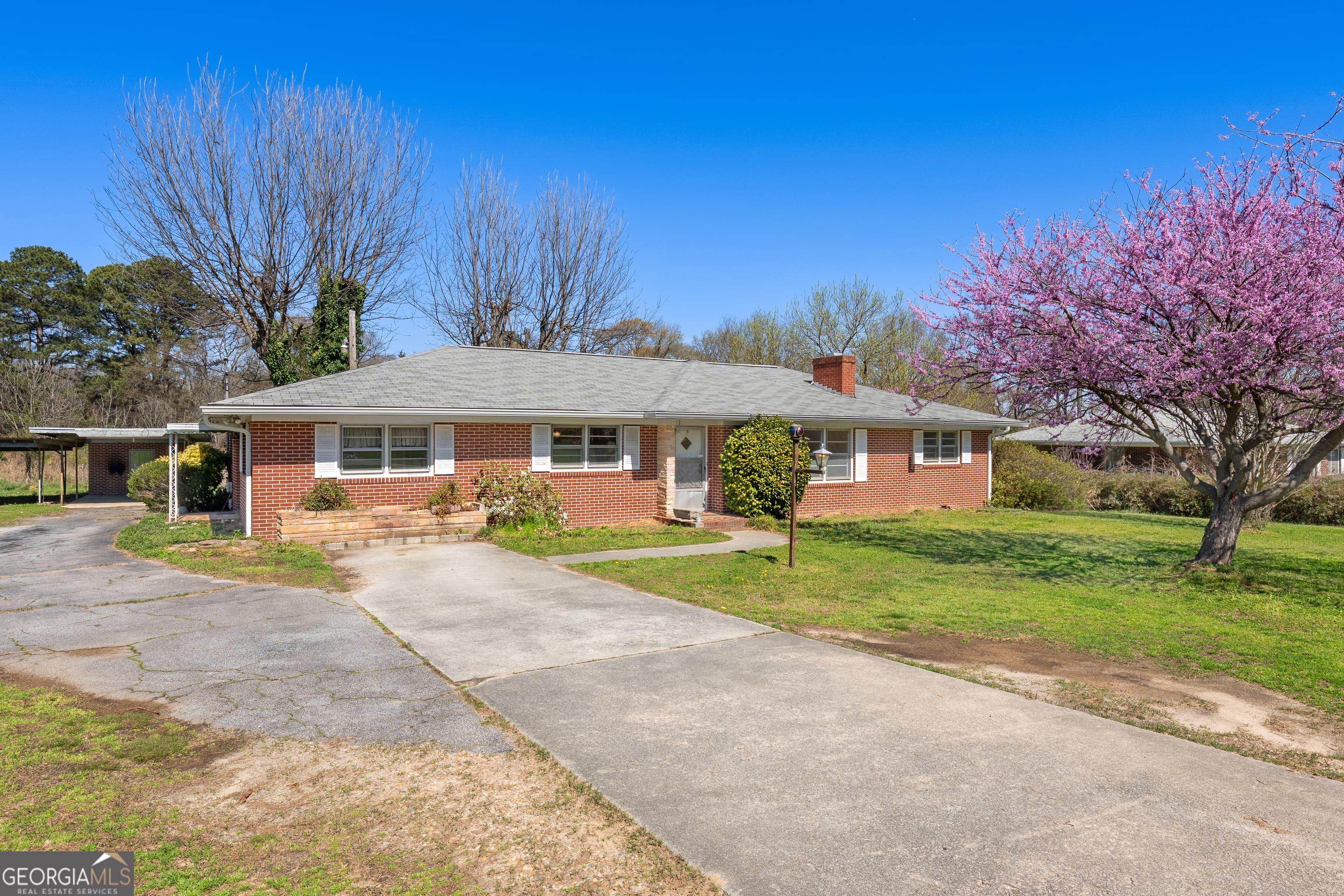 868 Fairview Ave — photo 2