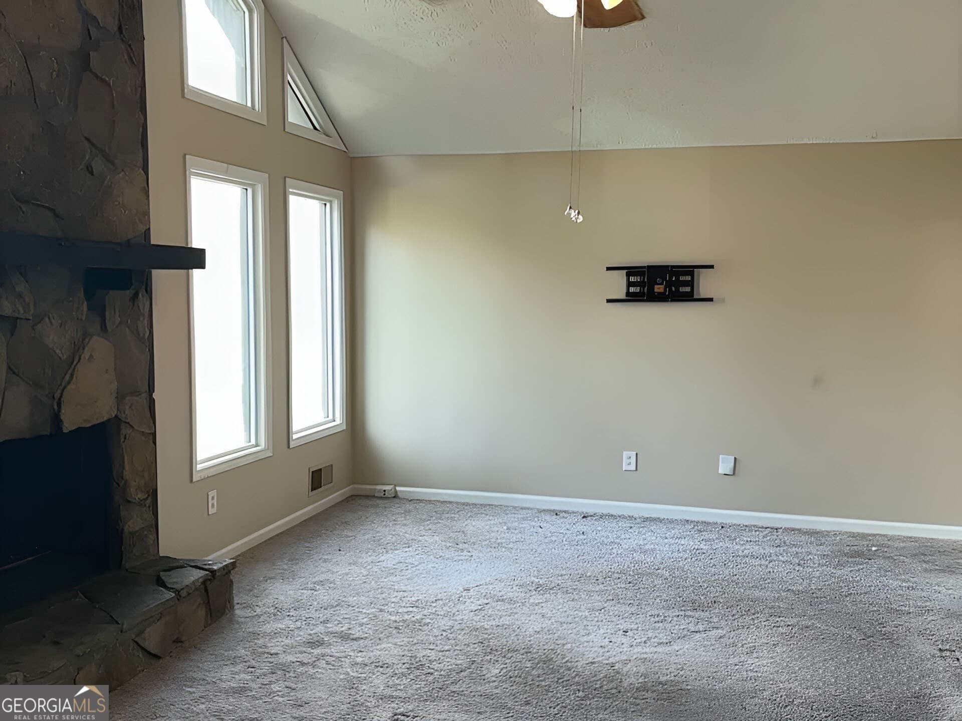 136 Creekview Dr — photo 2