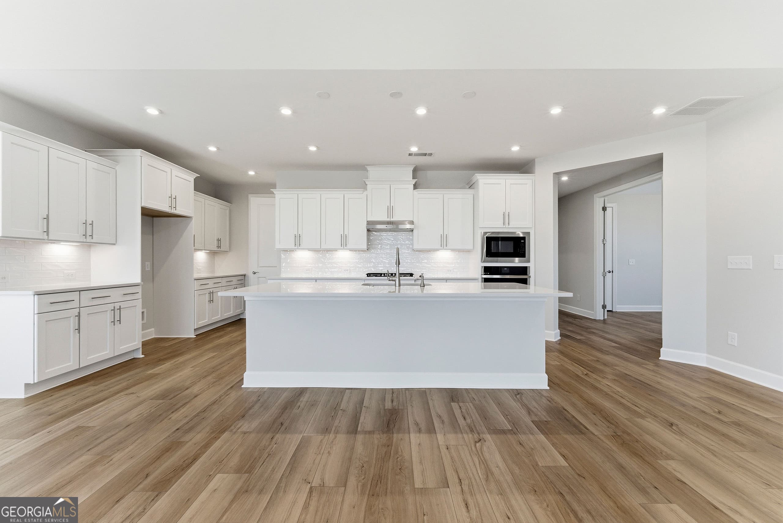 28 Florence Ln — photo 2