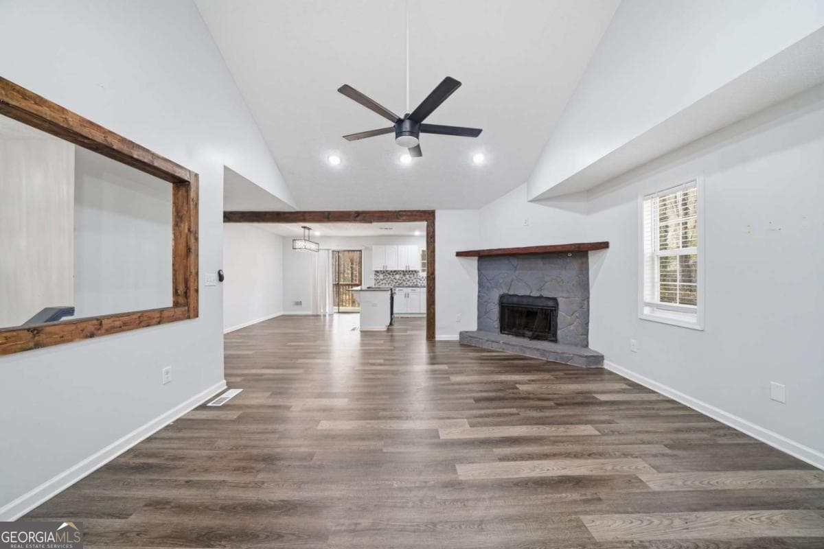 4412 Lucy Ln — photo 2