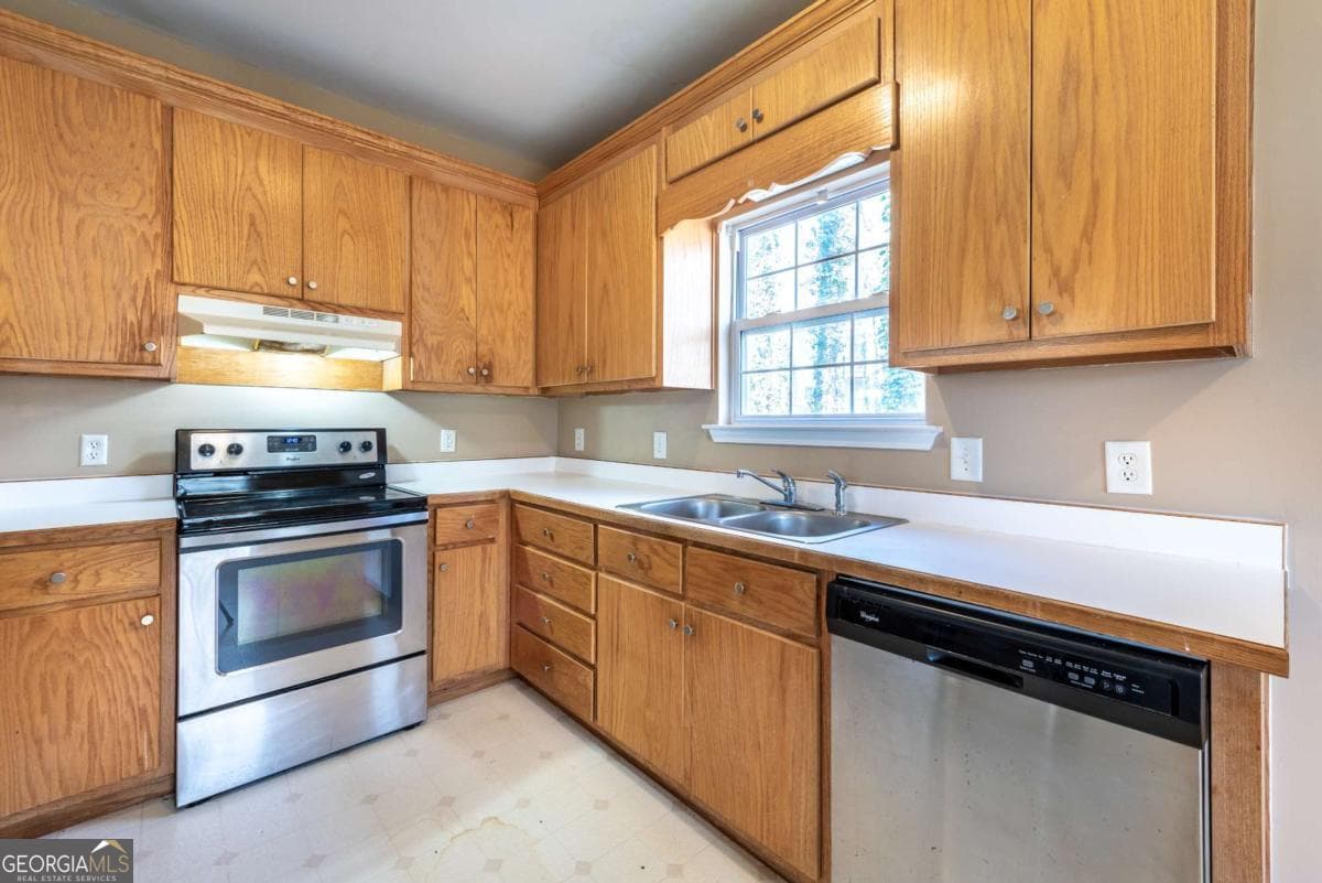 5385 Renault St — photo 2