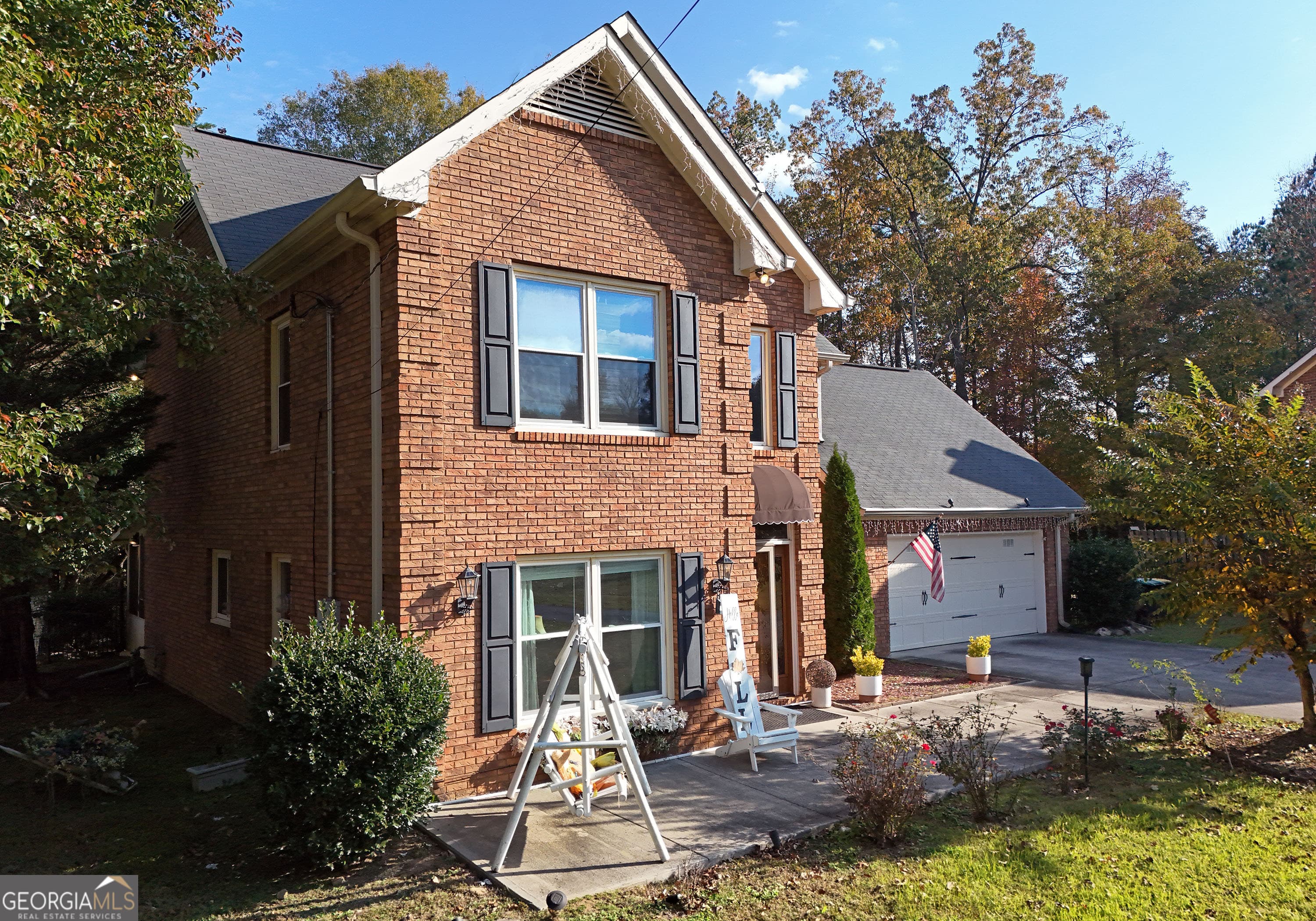 107 E Clinton Dr — photo 2