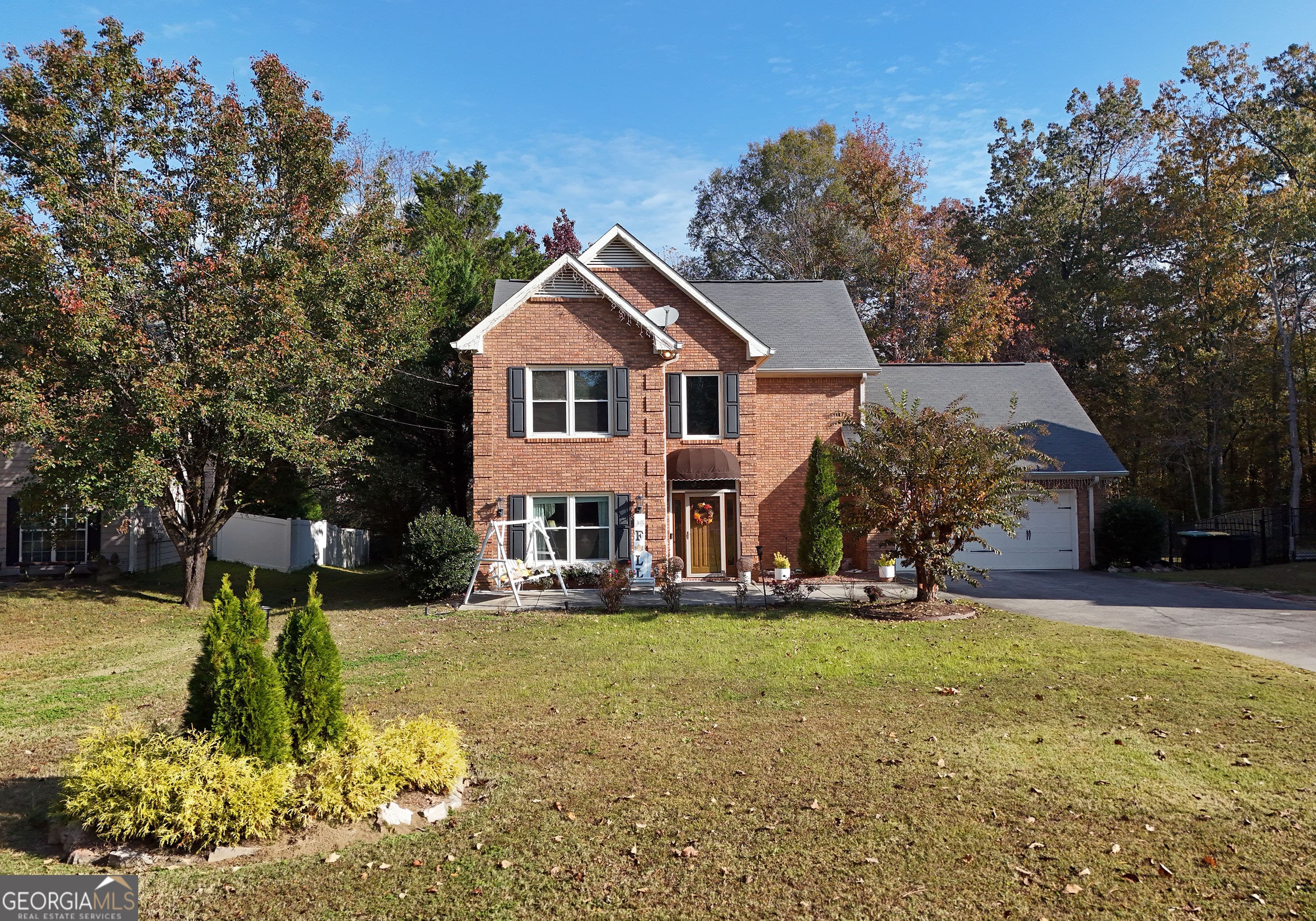 107 E Clinton Dr — photo 1