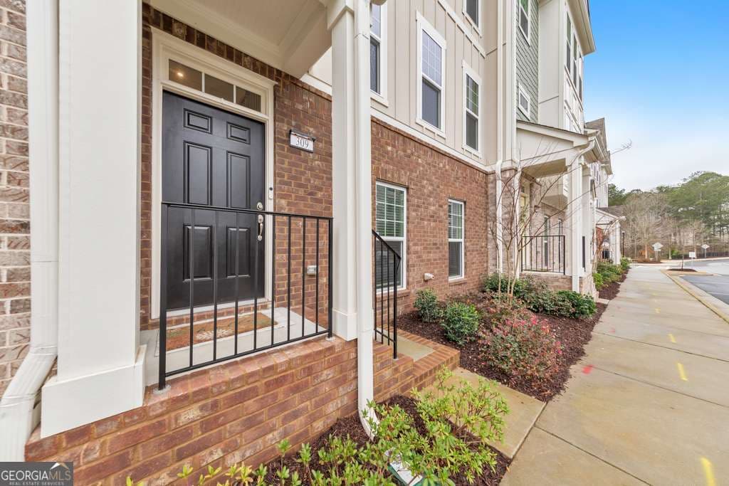 309 Hudson Way — photo 2