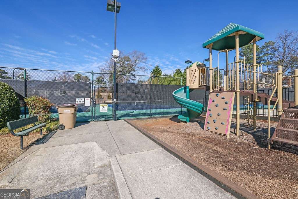 200 Blue Spruce Circle — photo 31