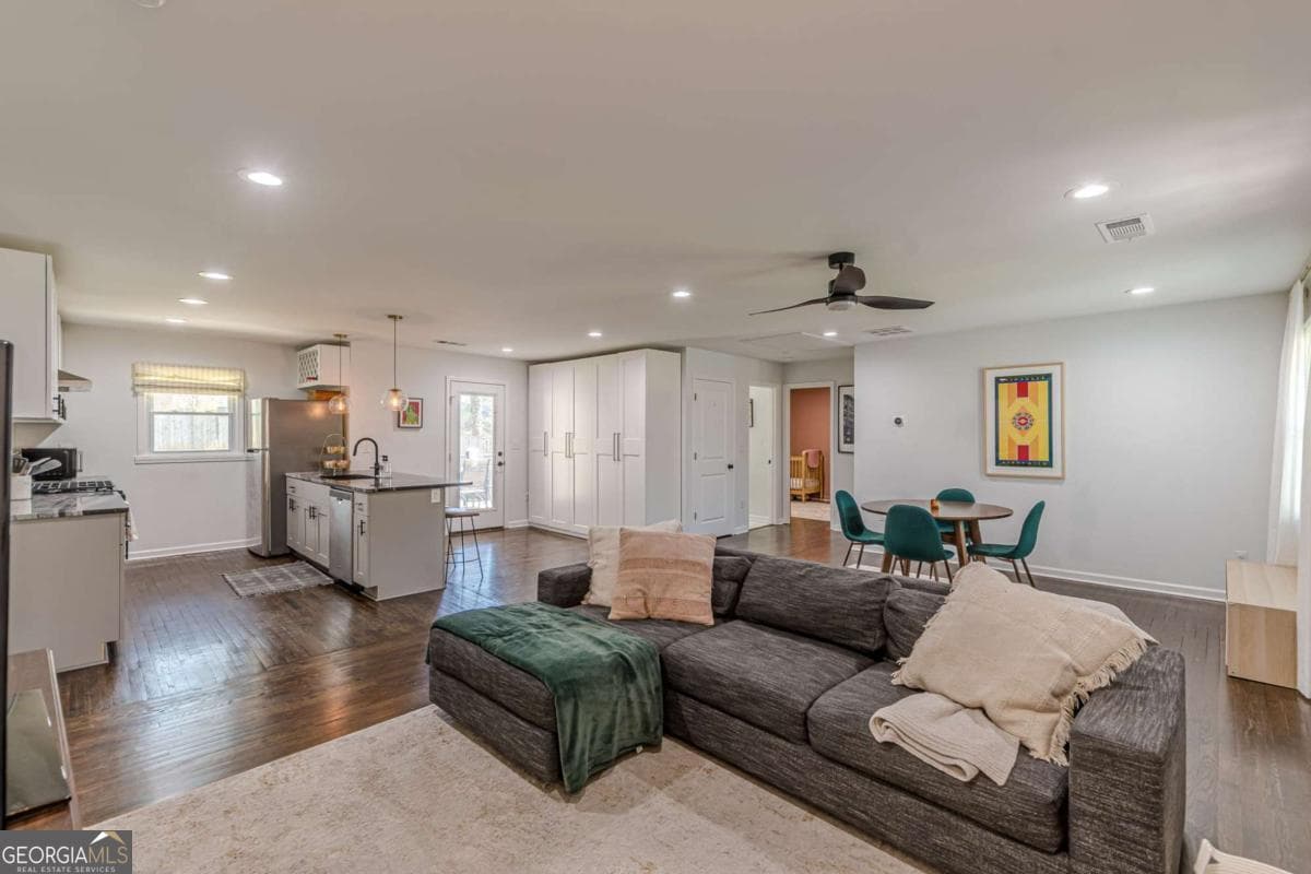 1692 Derrill Dr — photo 2