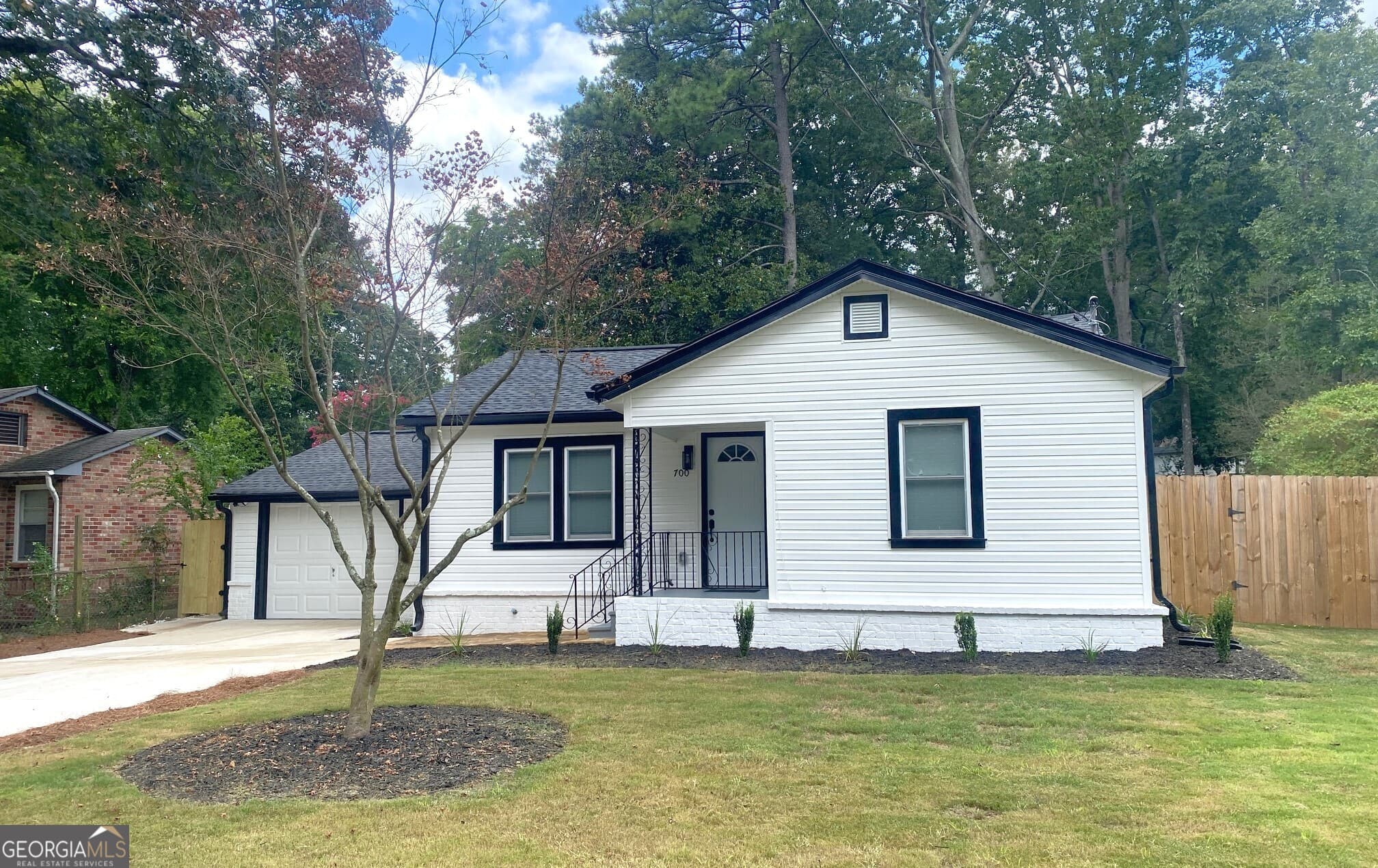 700 Appleton Se Dr — photo 2