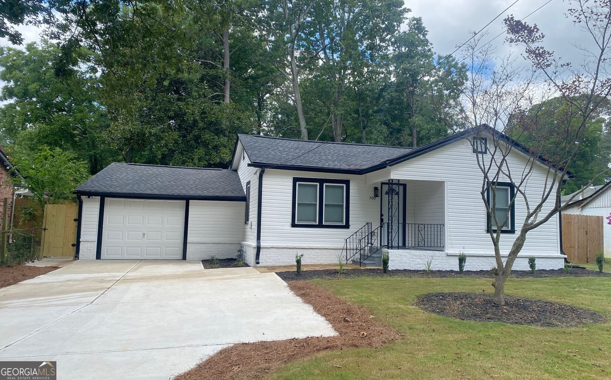 700 Appleton Se Dr — photo 1