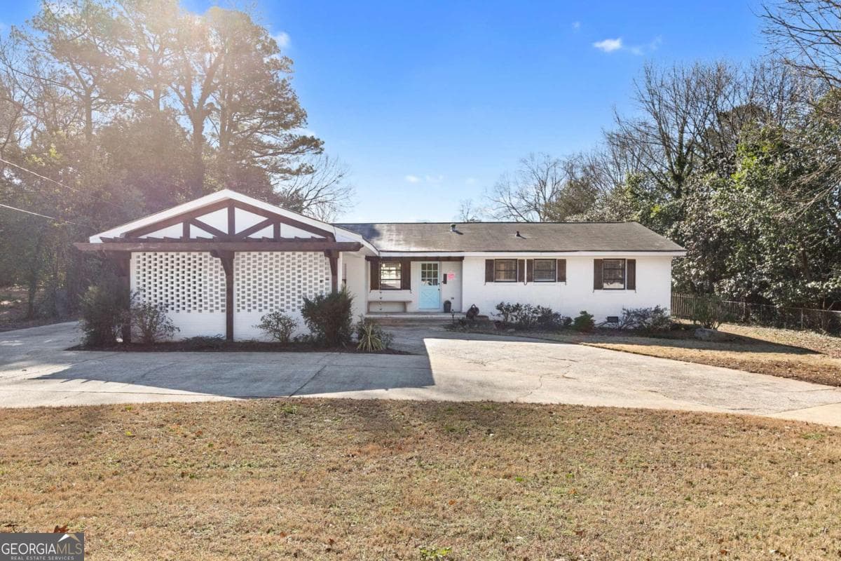 1800 Sandy Plains Rd — photo 1