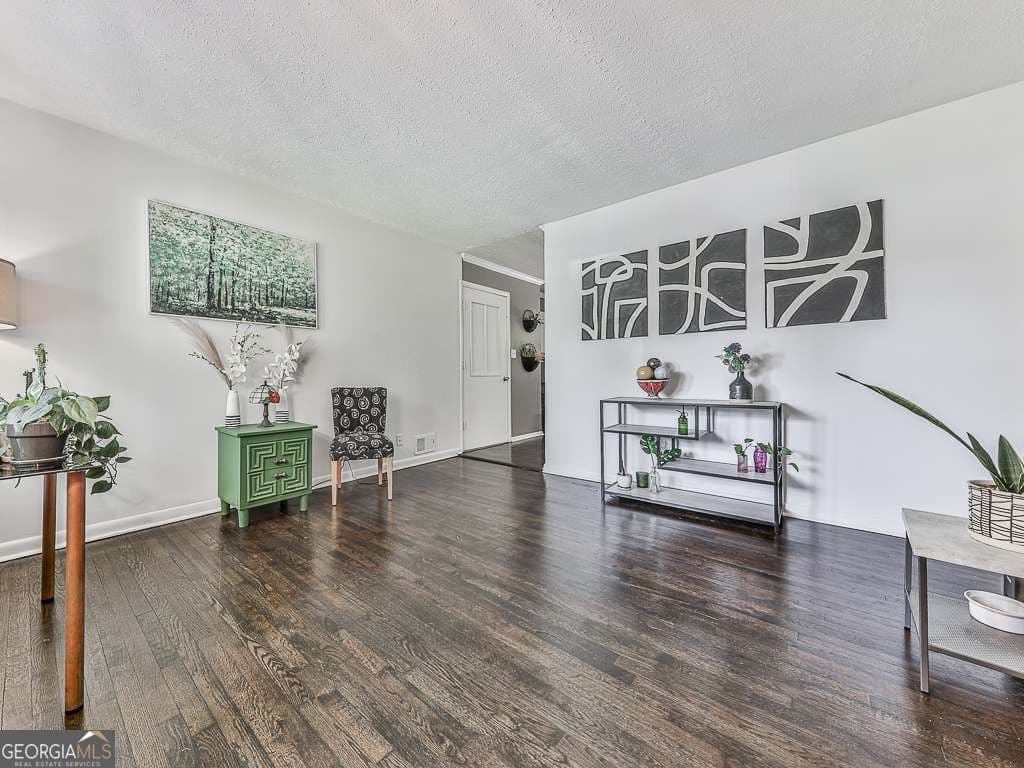 5950 John St — photo 2