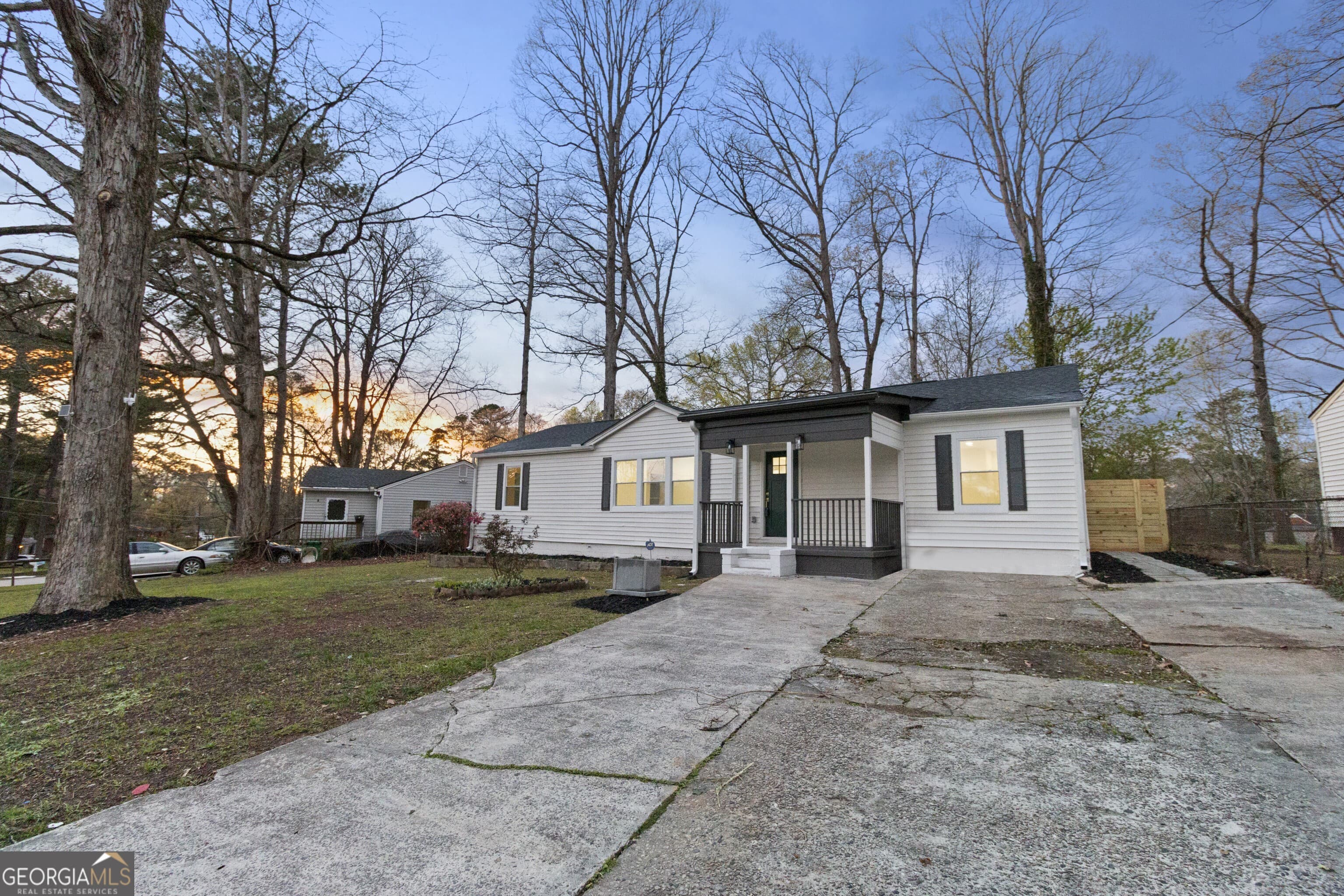 4134 Hanes Dr — photo 2