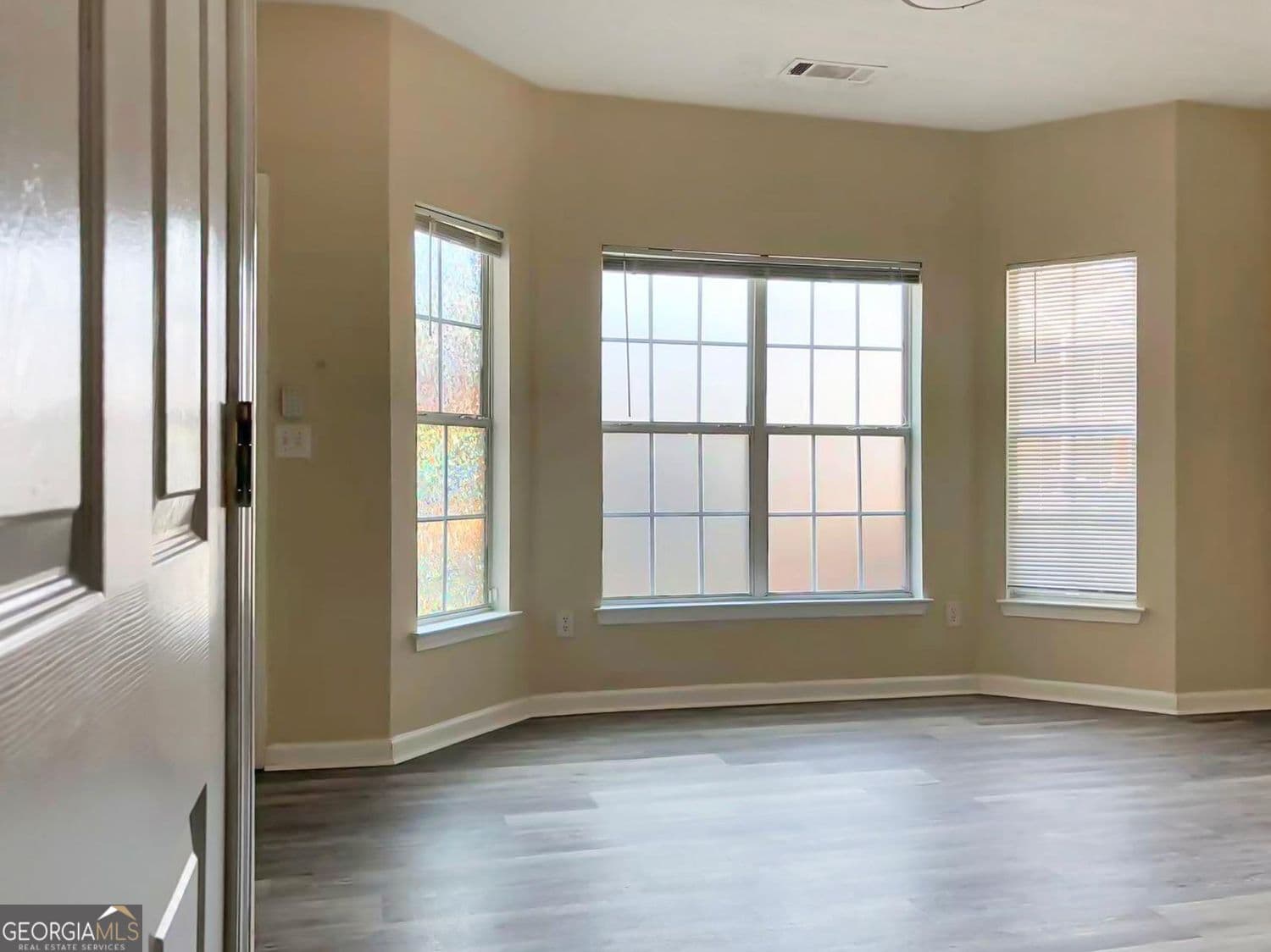 2568 Walden Lake Dr — photo 2