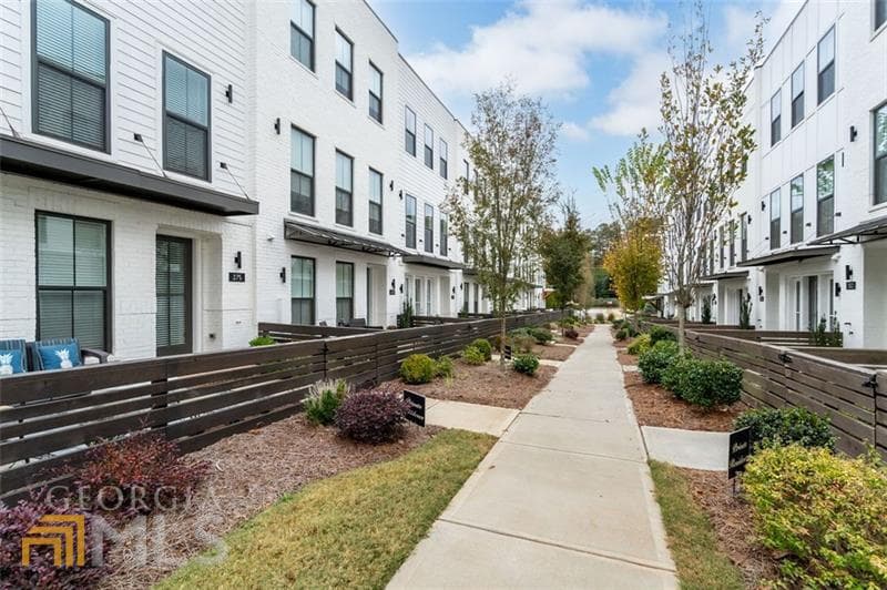 273 Mitchell Ln — photo 2