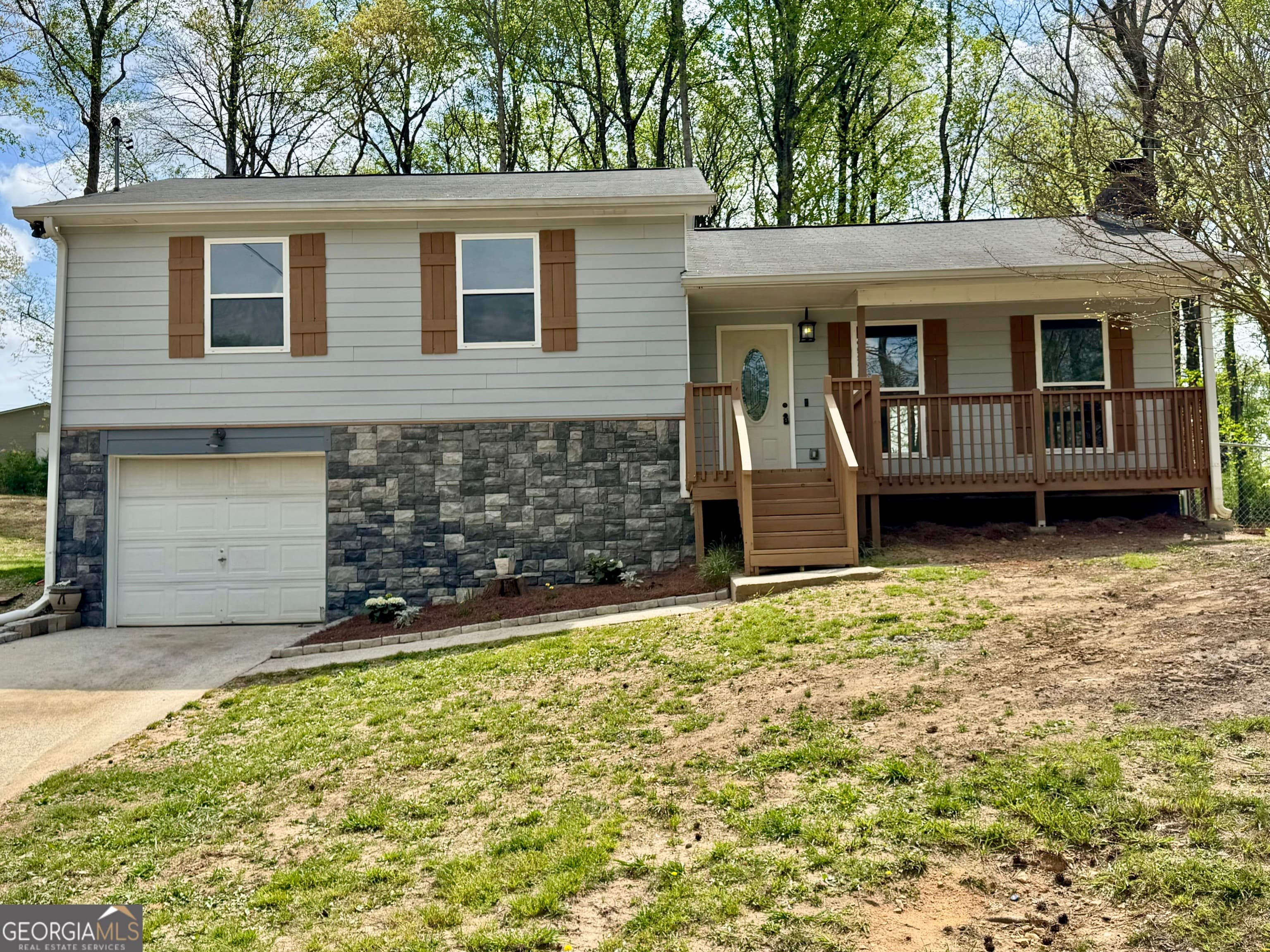 636 Hardy Way — photo 2