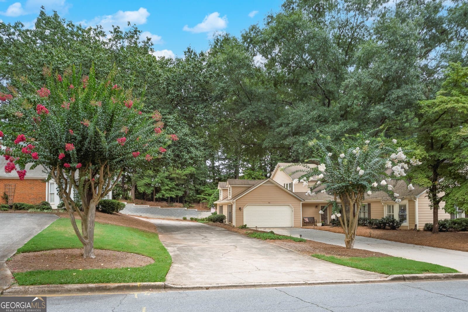 110 Great Oaks Ln — photo 2