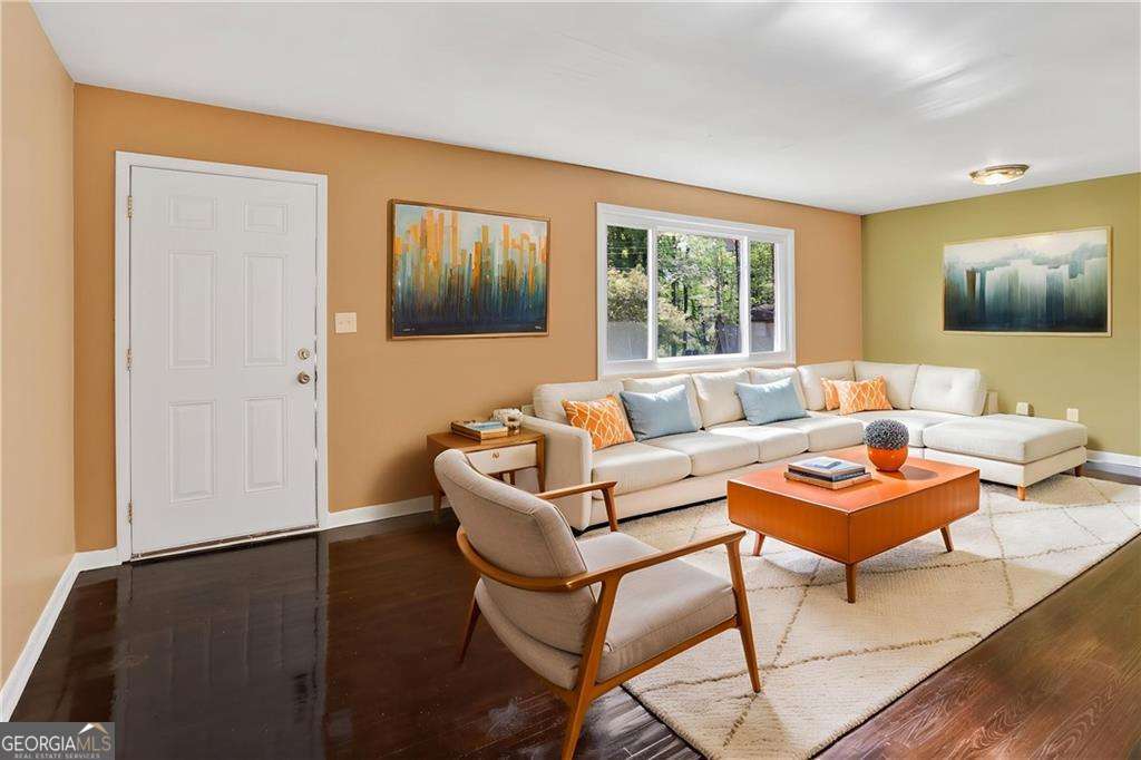 6107 Winview Dr — photo 2