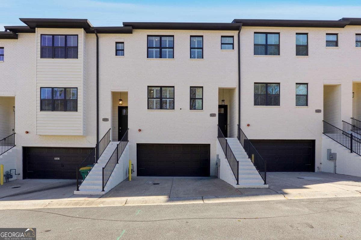 8005 Linfield Way — photo 1