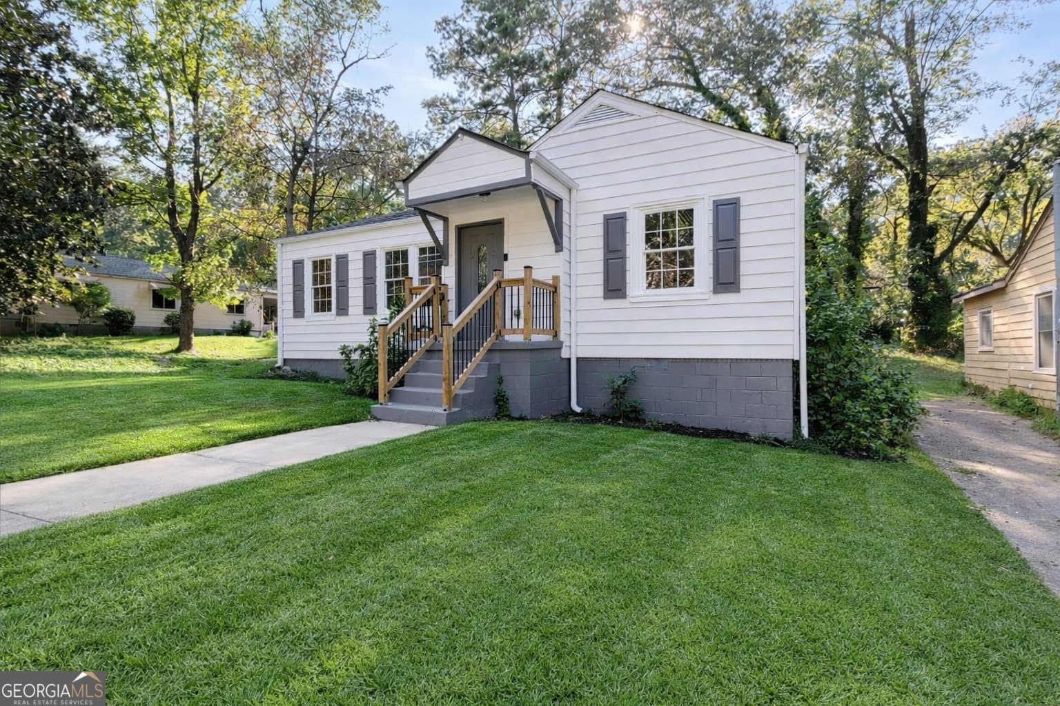 1347 Westmont Sw Rd — photo 1