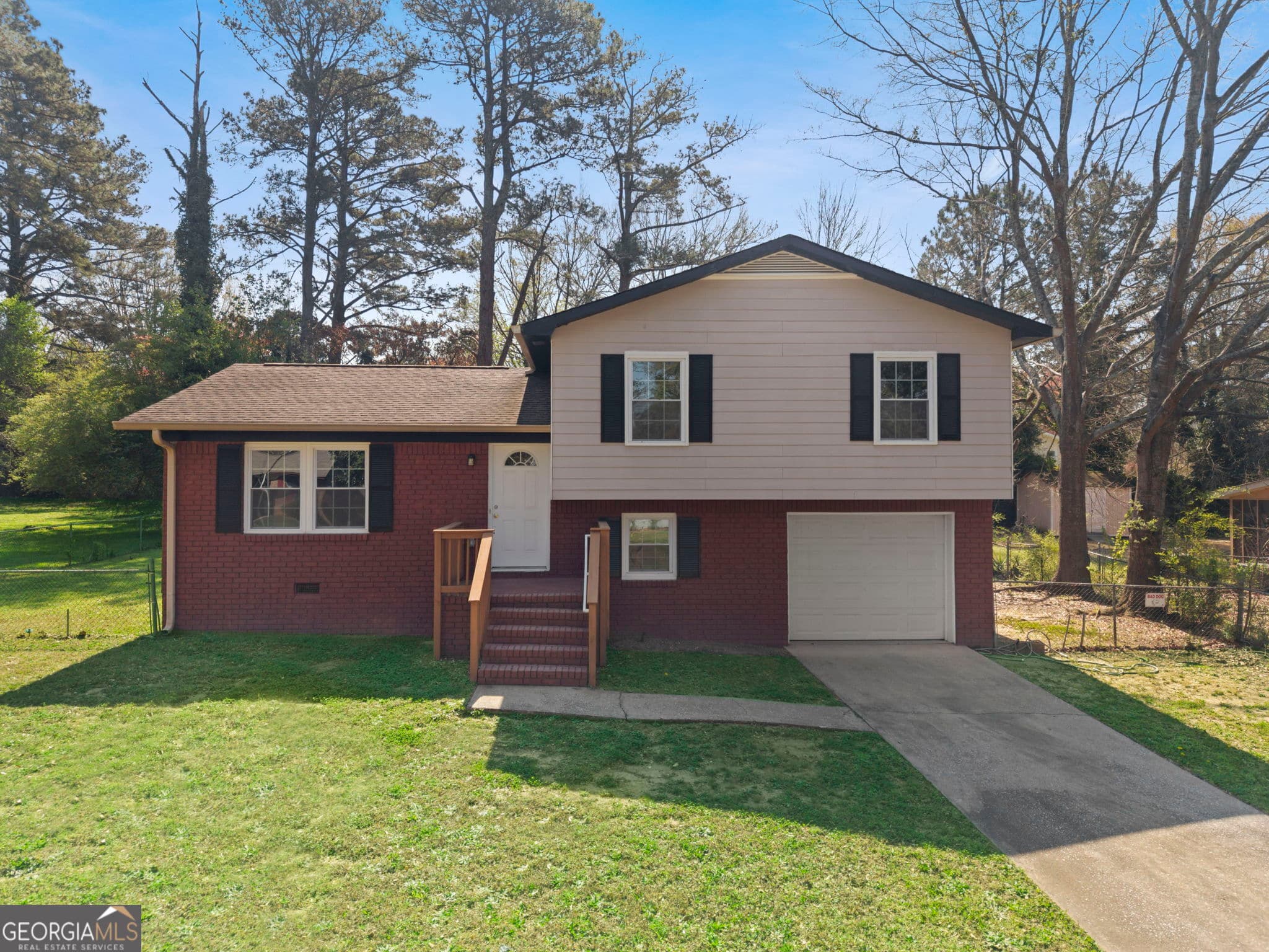 1685 Kinglet Rd — photo 1