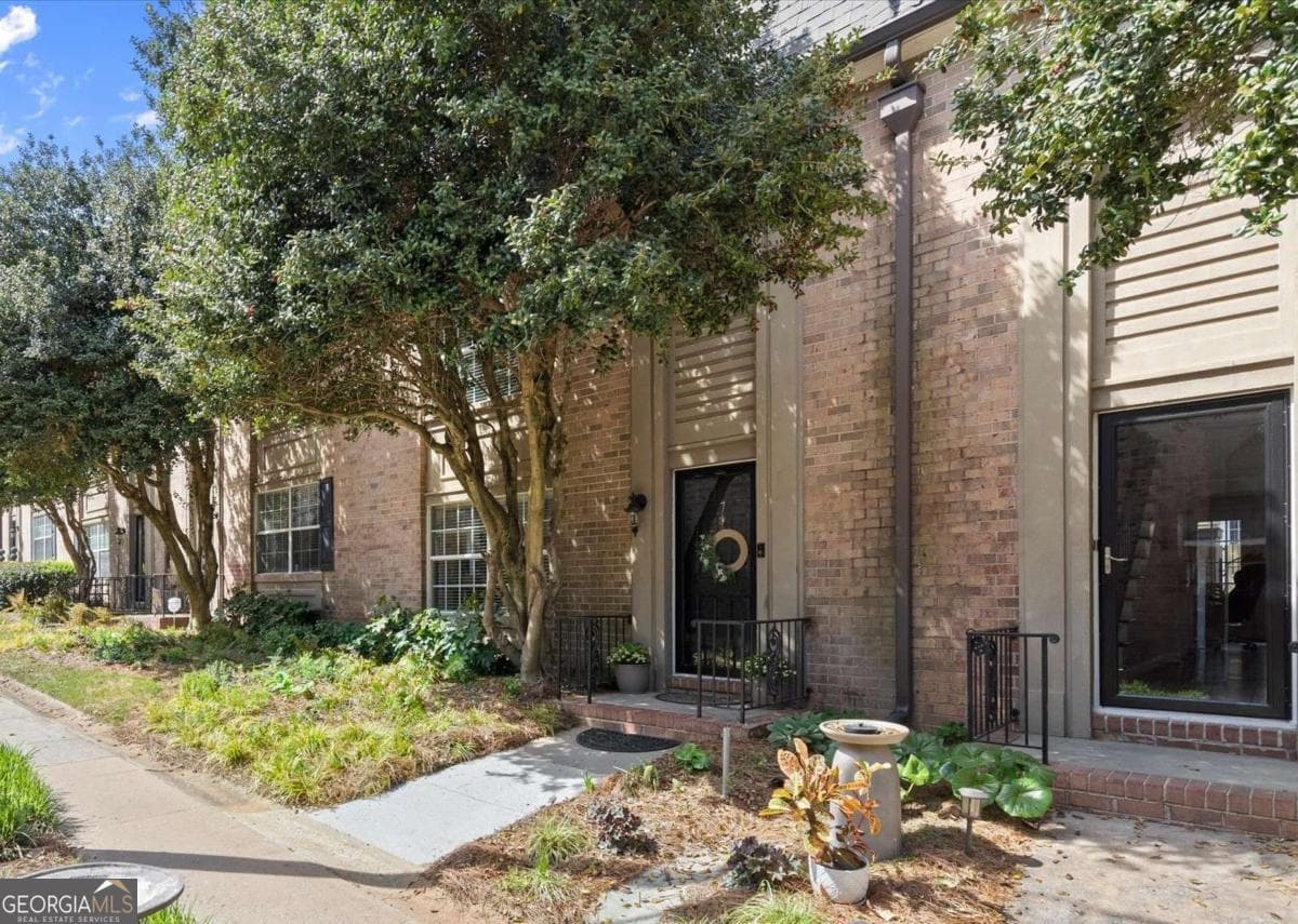 6980 Roswell Rd F7 — photo 43