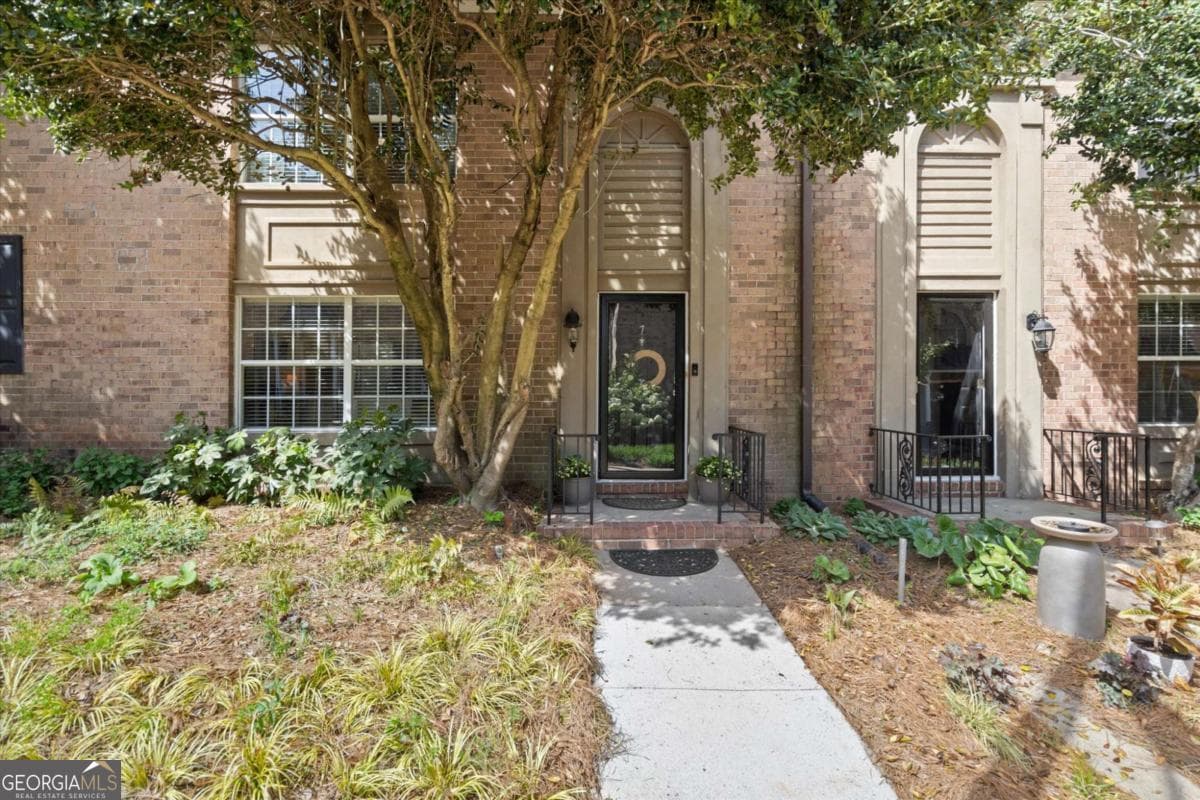 6980 Roswell Rd F7 — photo 1