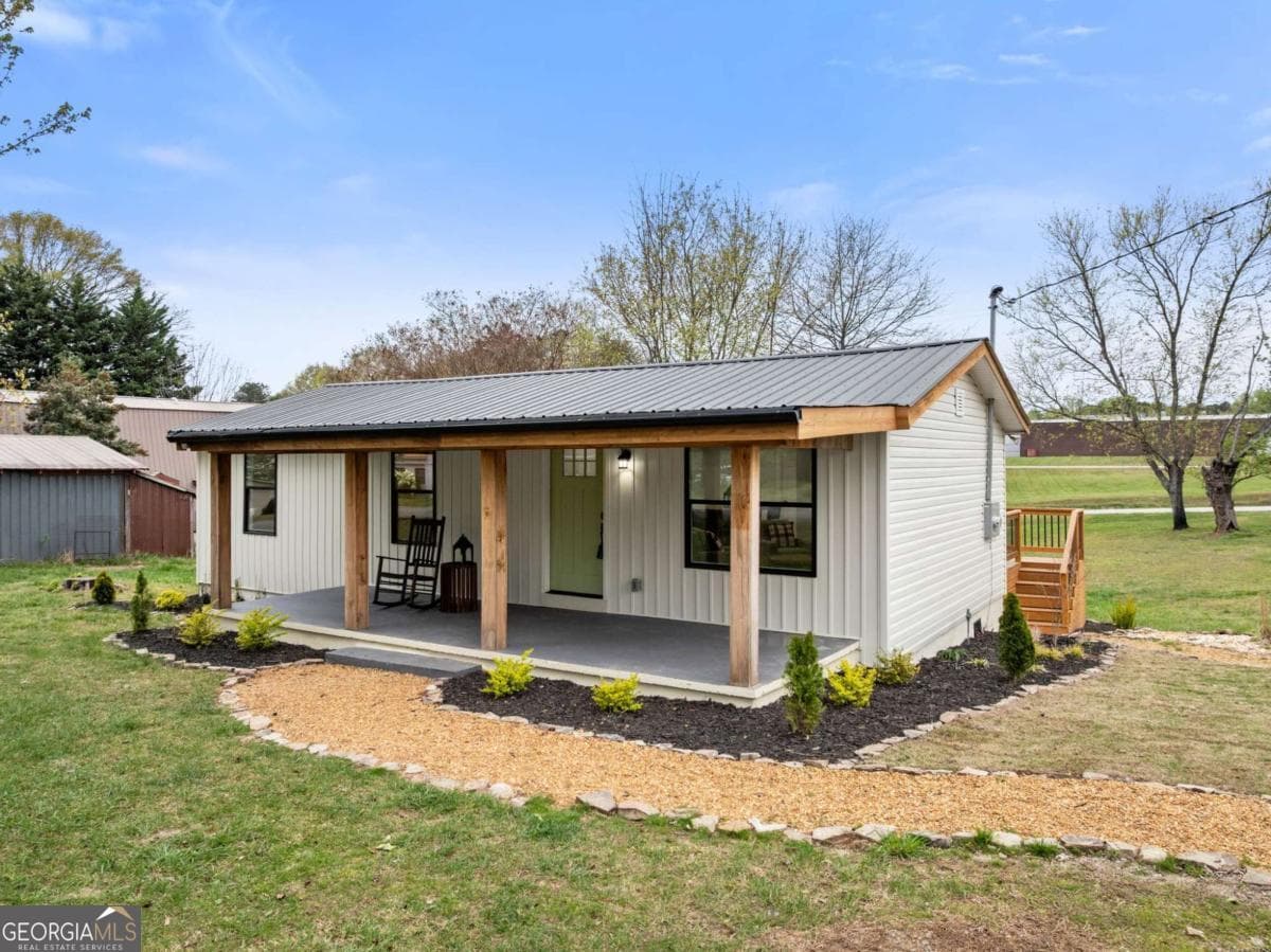 401 Wilbanks St — photo 2